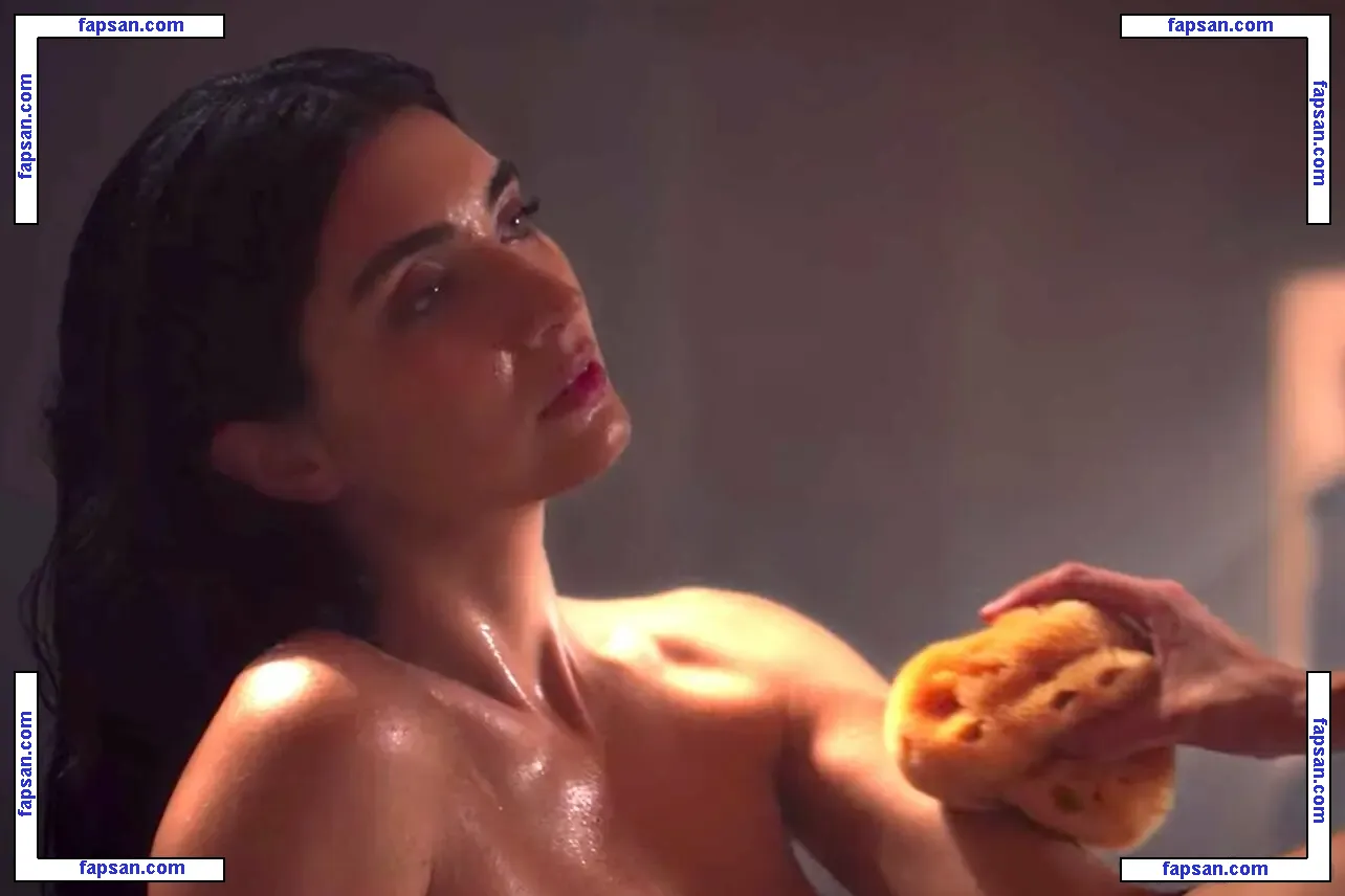 Tuba Buyukustun голая фото #0005 с Онлифанс