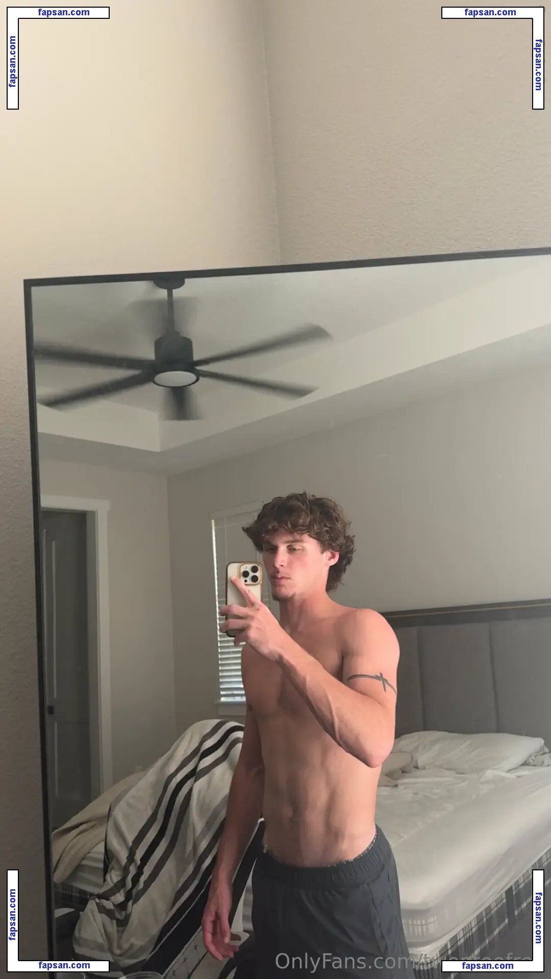 twentoofree nude photo #0089 from OnlyFans