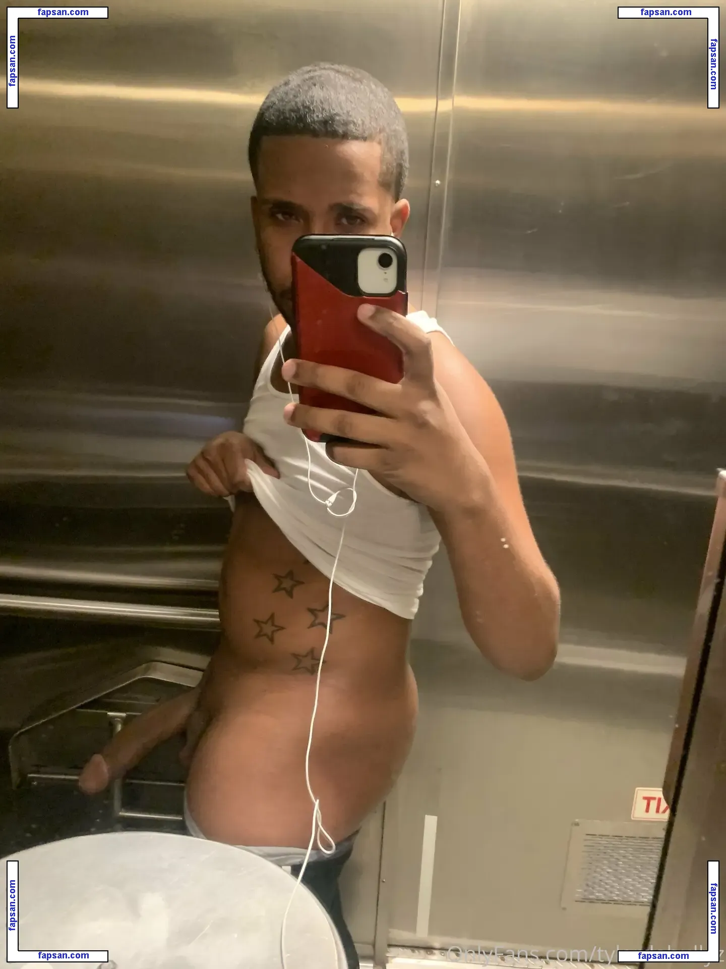 tylerbandsome nude photo #0007 from OnlyFans