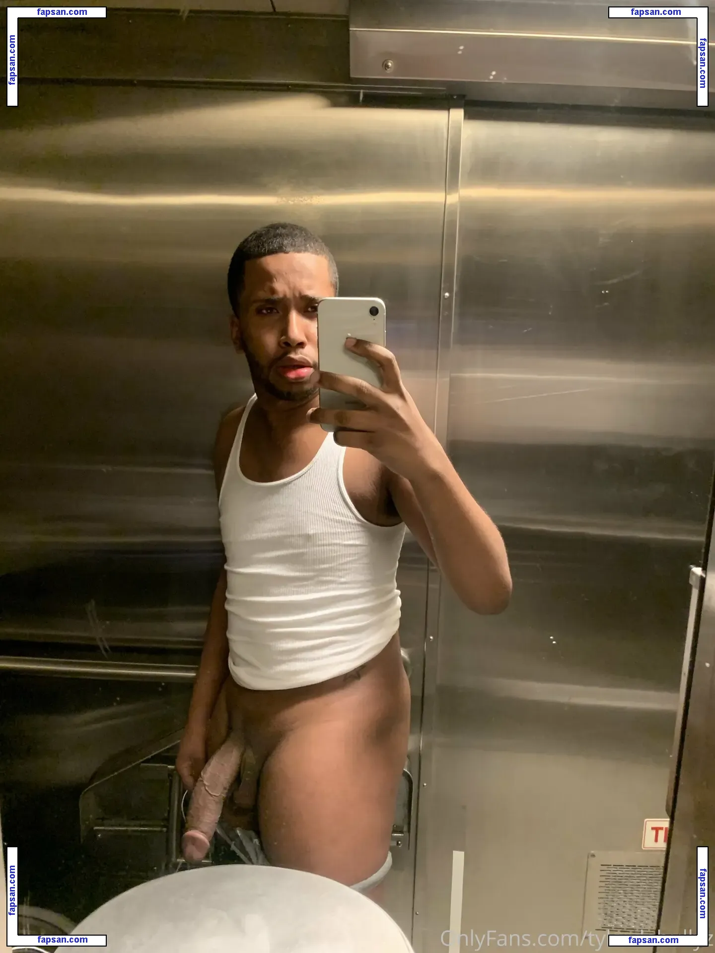 tylerbandsome nude photo #0019 from OnlyFans