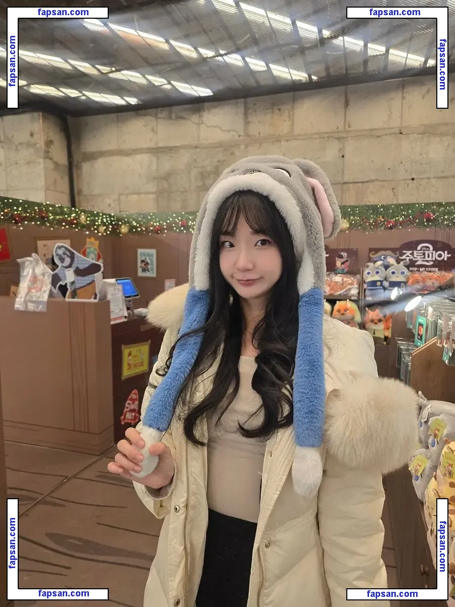 tyongeee nude photo #0006 from OnlyFans