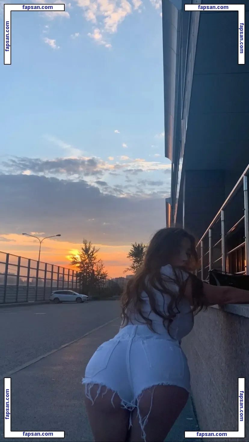 Uberchini nude photo #0002 from OnlyFans