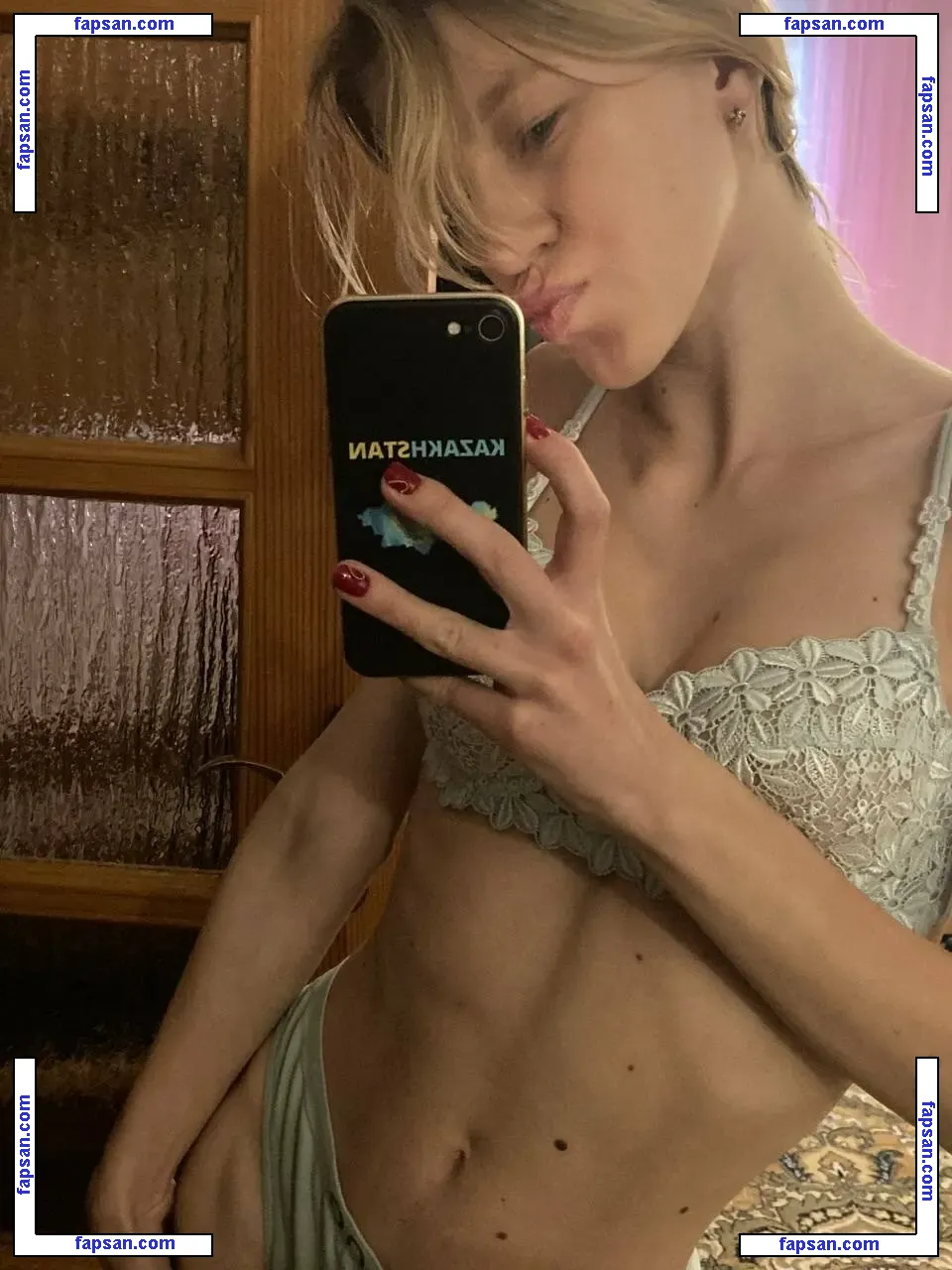 Ukraine Mega голая фото #0277 с Онлифанс