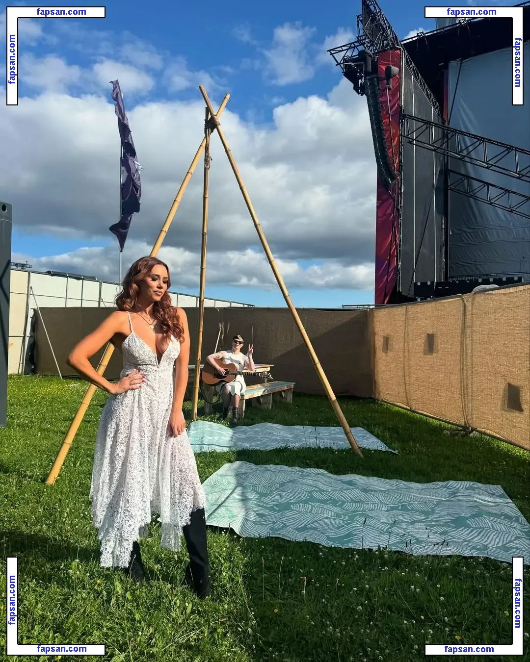 Una Healy голая фото #0524 с Онлифанс