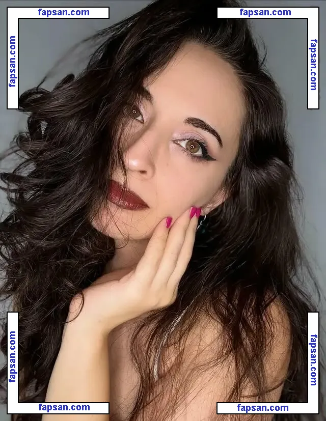 Unasemplicefra nude photo #0006 from OnlyFans