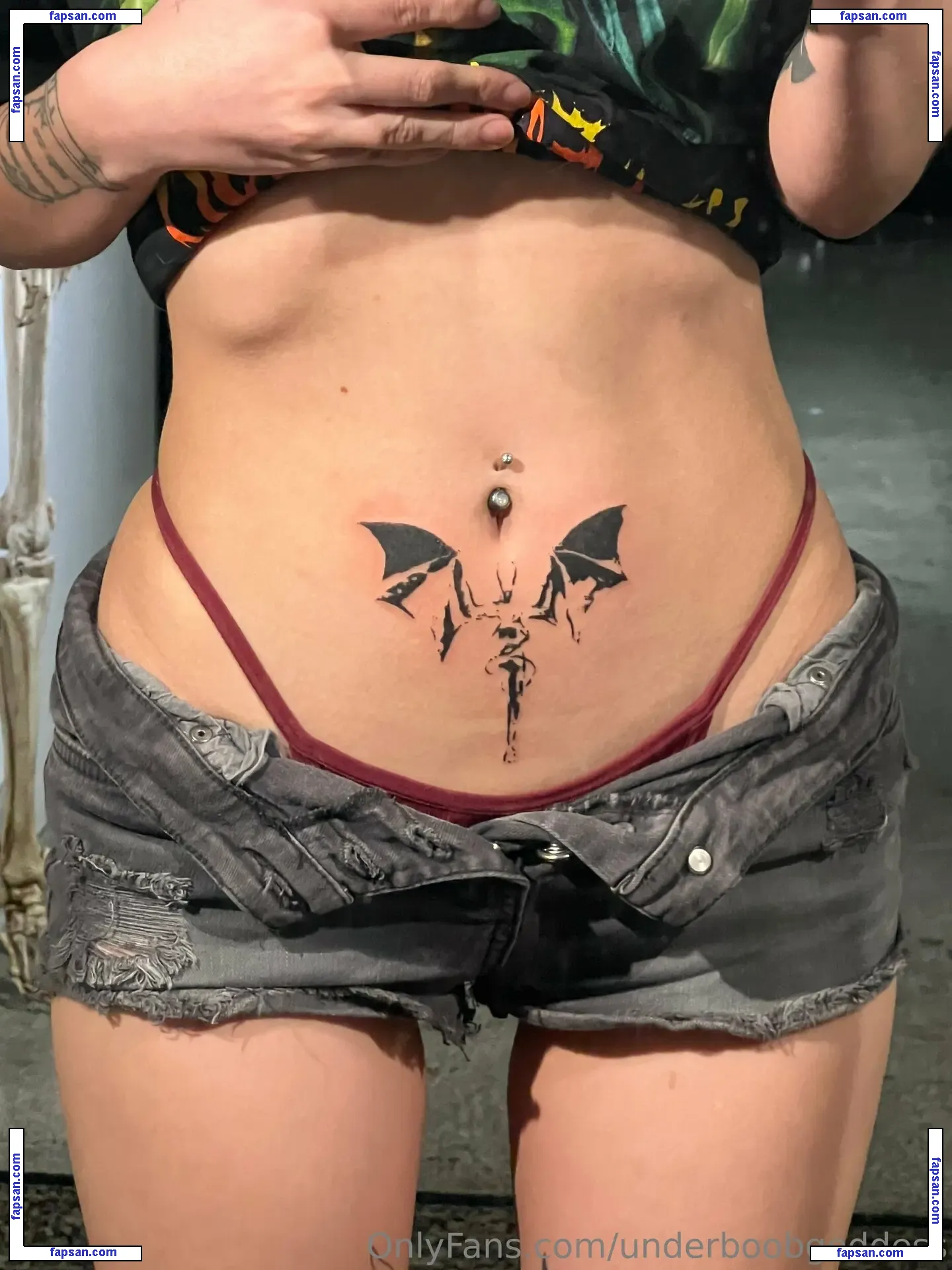 Underboobgodess nude photo #0001 from OnlyFans