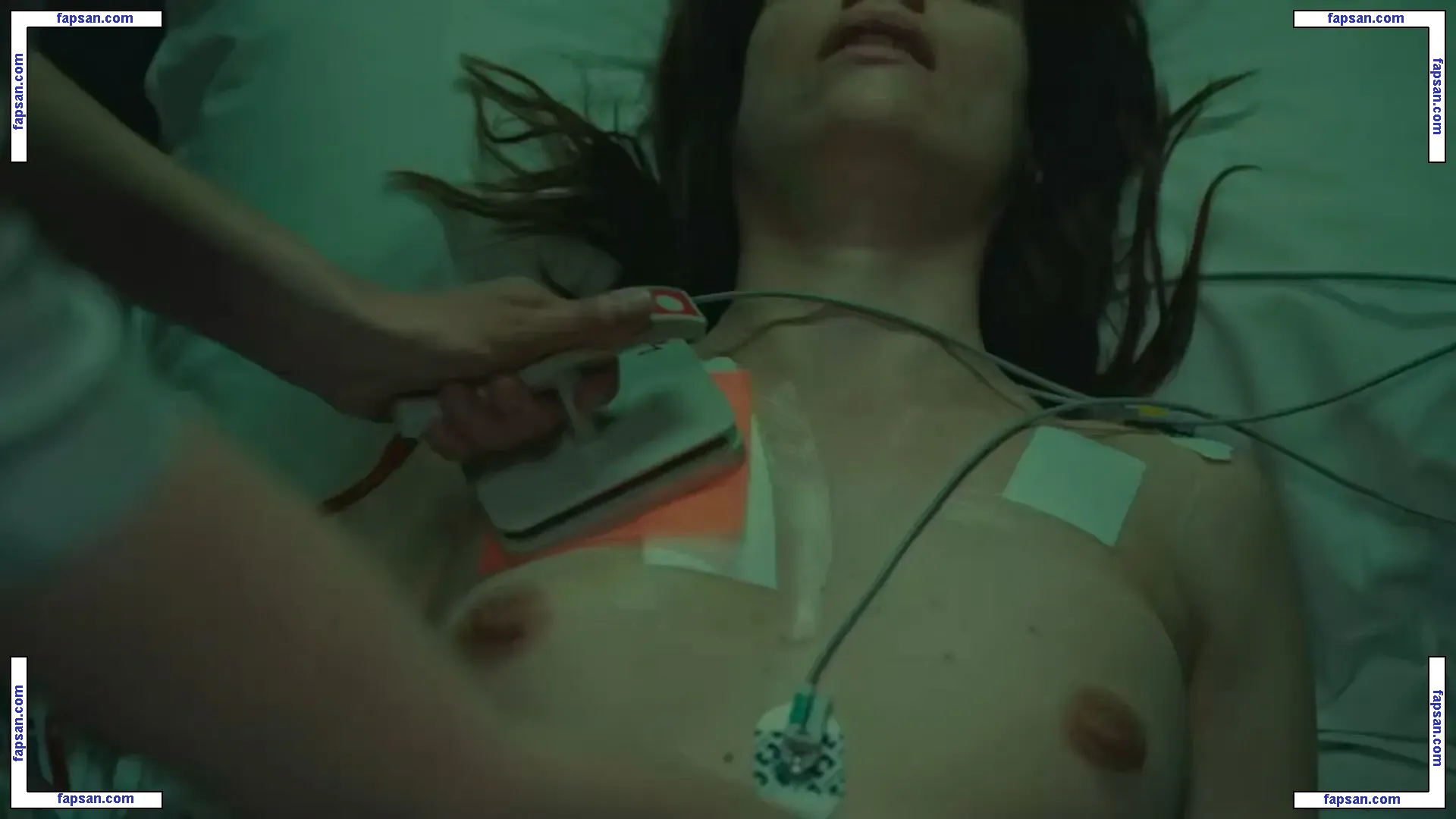 Undercover голая фото #0008 с Онлифанс