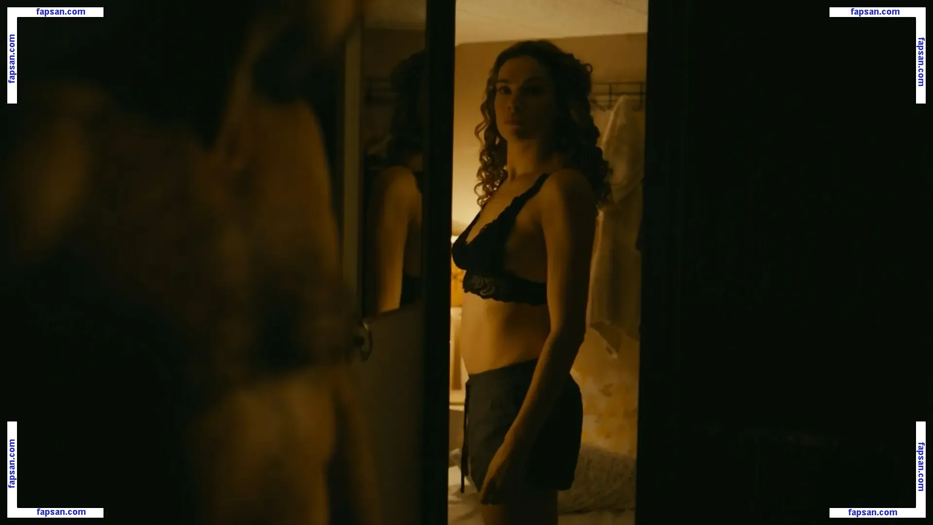 Undercover голая фото #0009 с Онлифанс