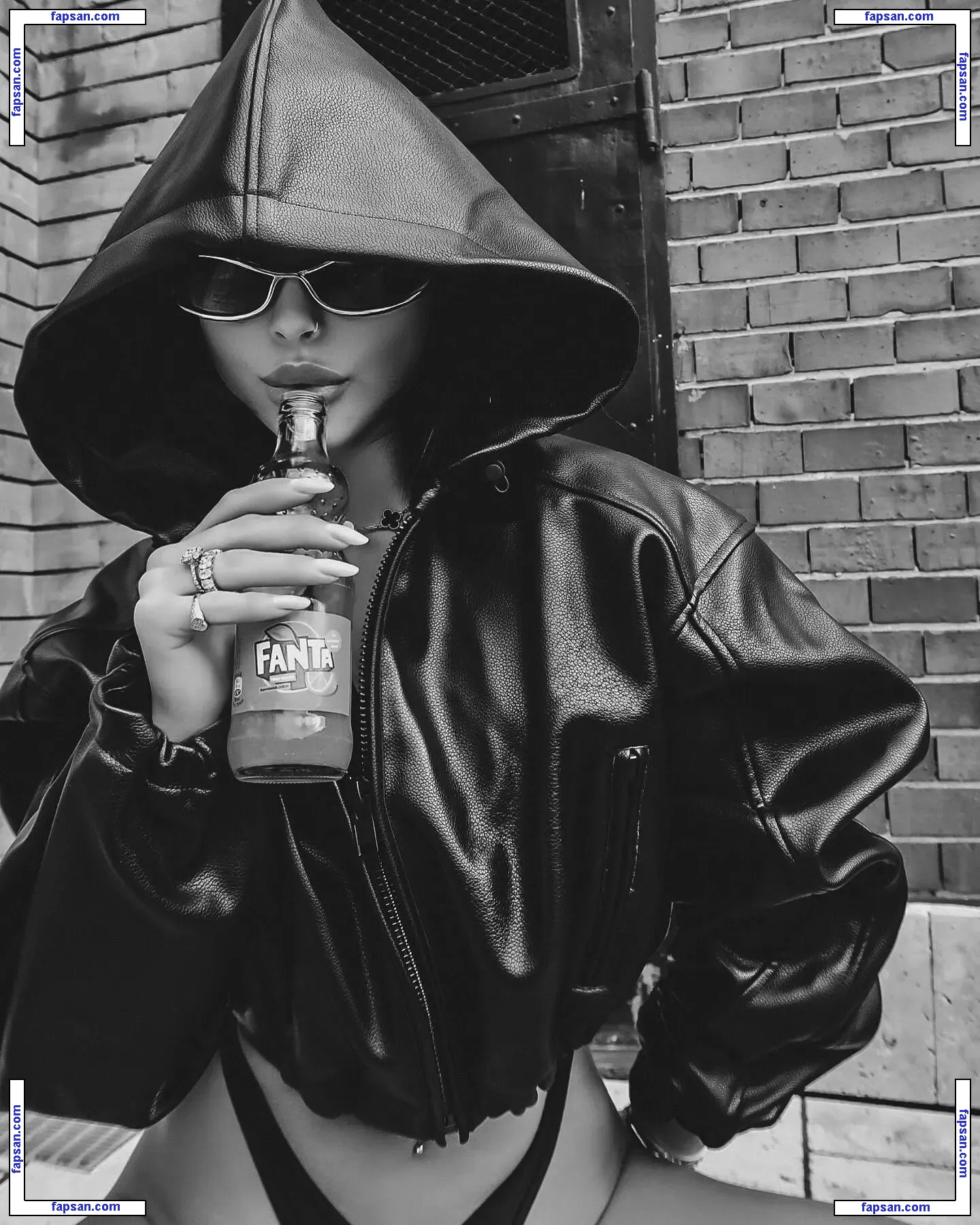 Unrealcobaine nude photo #0116 from OnlyFans