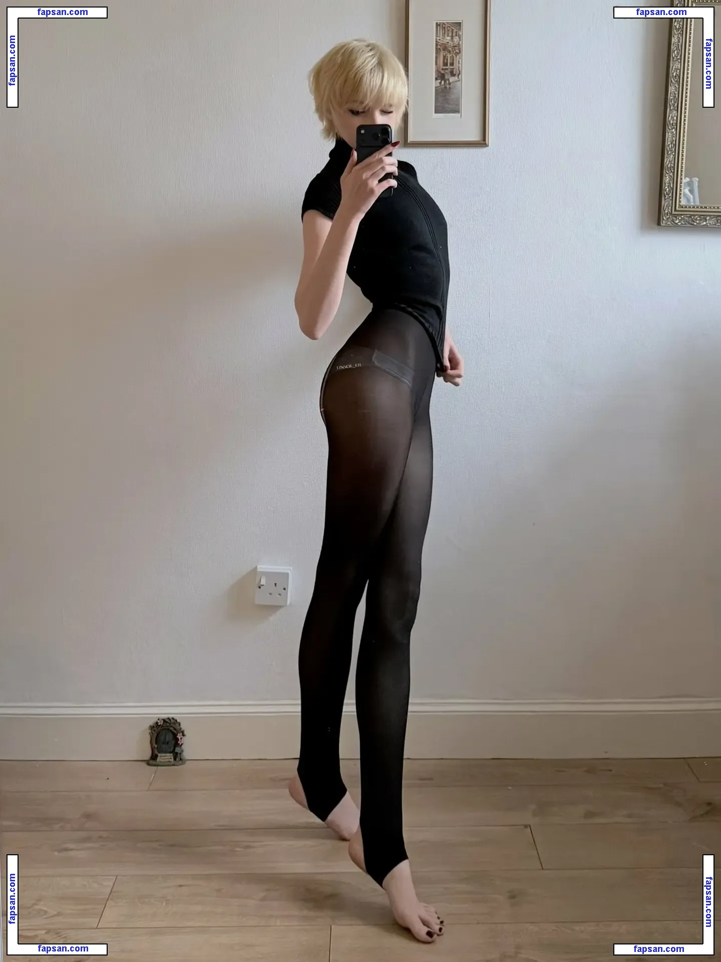 Unsol.iel Cos nude photo #0013 from OnlyFans