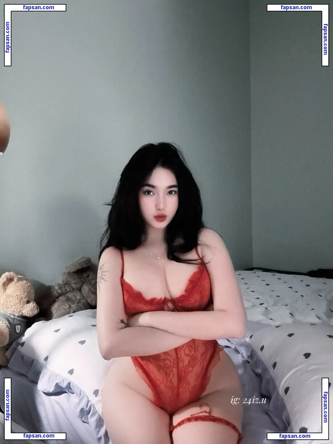 Ununneee голая фото #0001 с Онлифанс