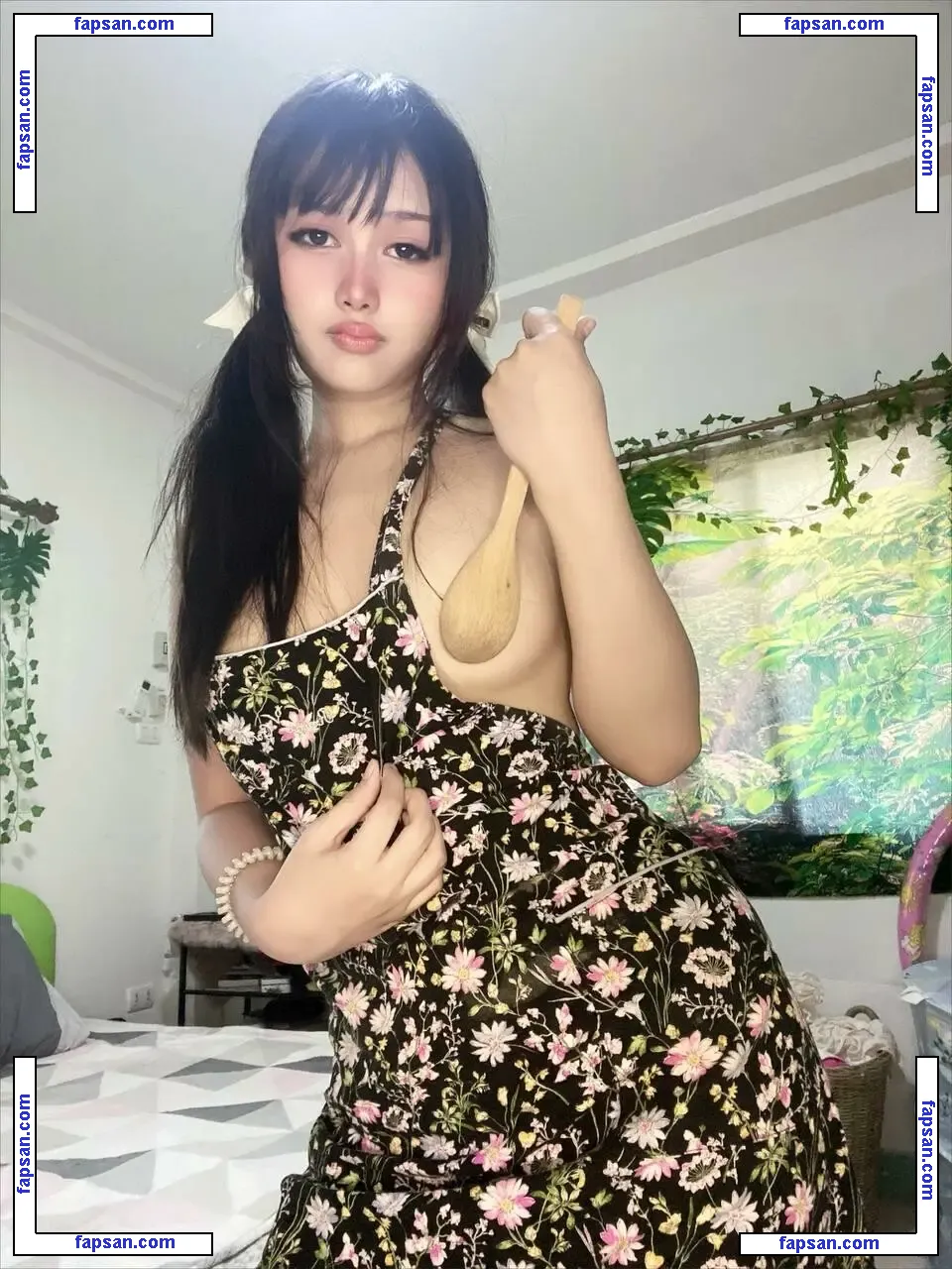 Urannie nude photo #0006 from OnlyFans
