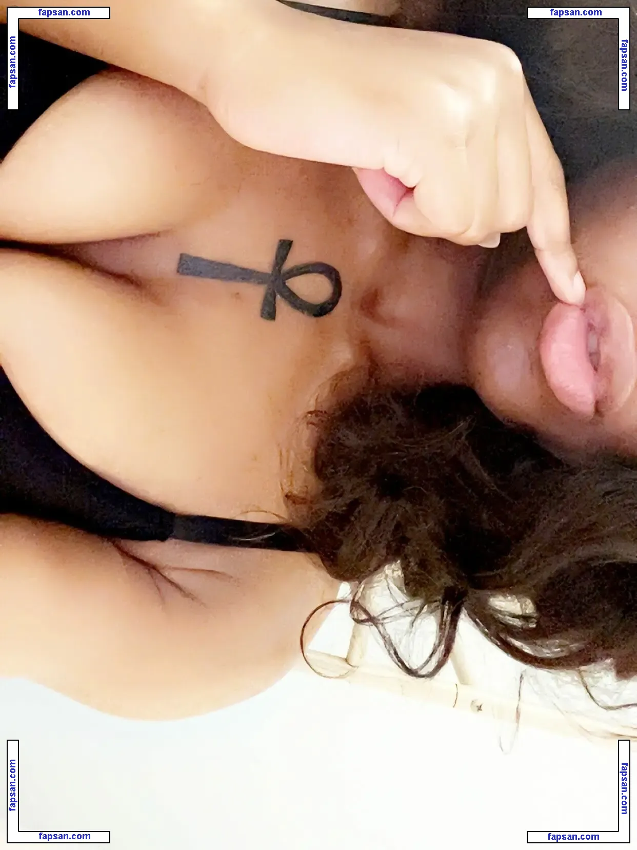 user1937926397 голая фото #0011 с Онлифанс