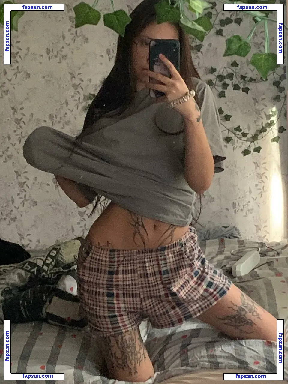 ushkoluv голая фото #0001 с Онлифанс