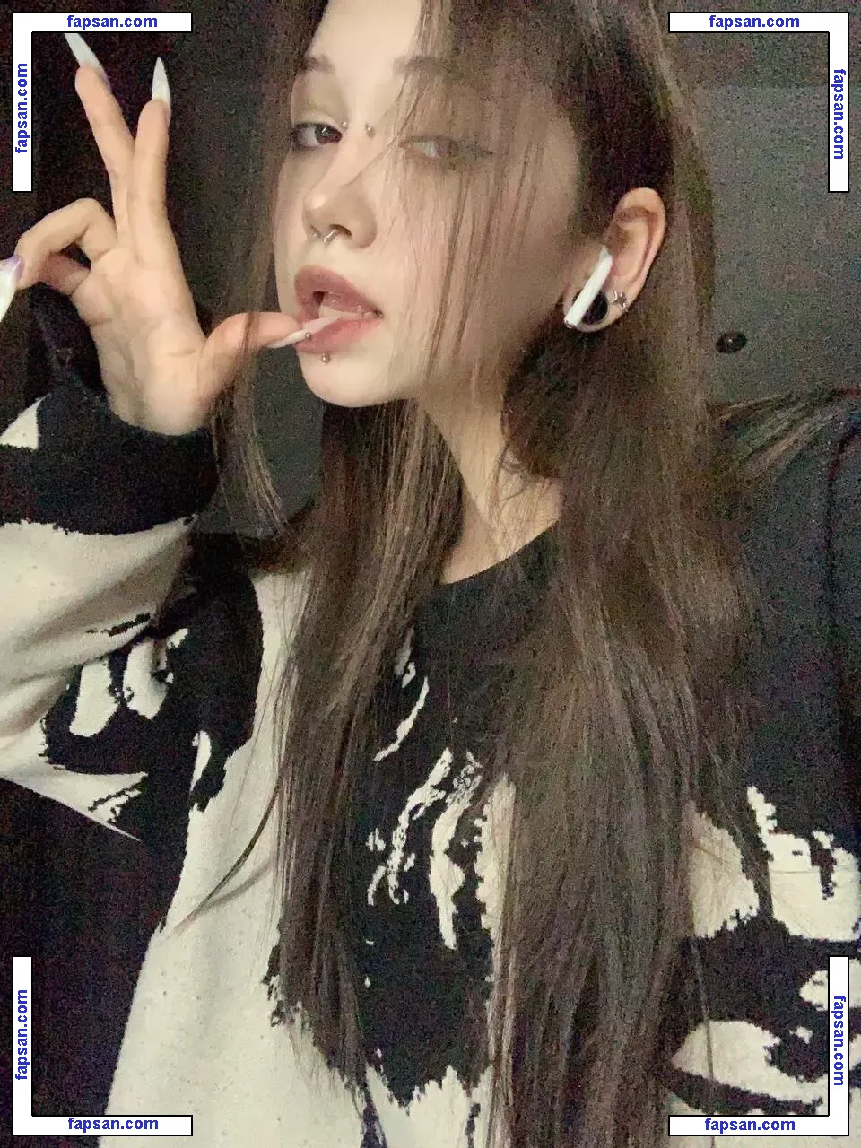 ushkoluv голая фото #0002 с Онлифанс