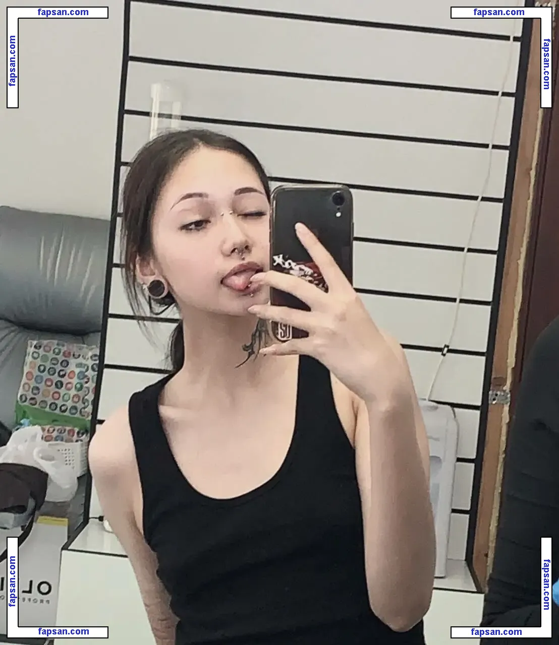 ushkoluv nude photo #0022 from OnlyFans