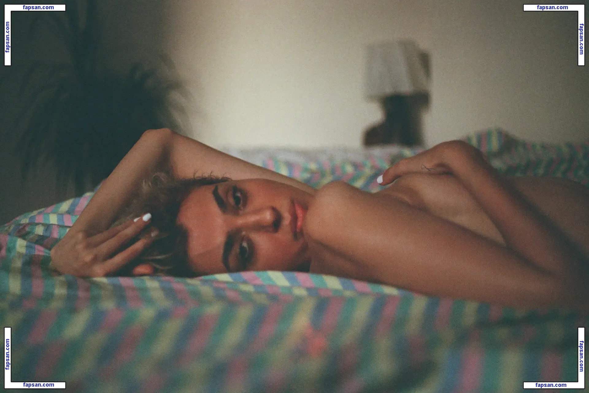 v3lourvix3n голая фото #0014 с Онлифанс