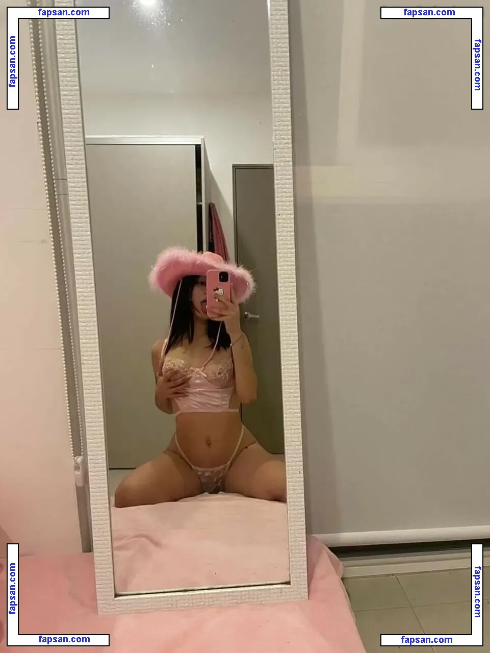 Valberriesmot nude photo #0010 from OnlyFans