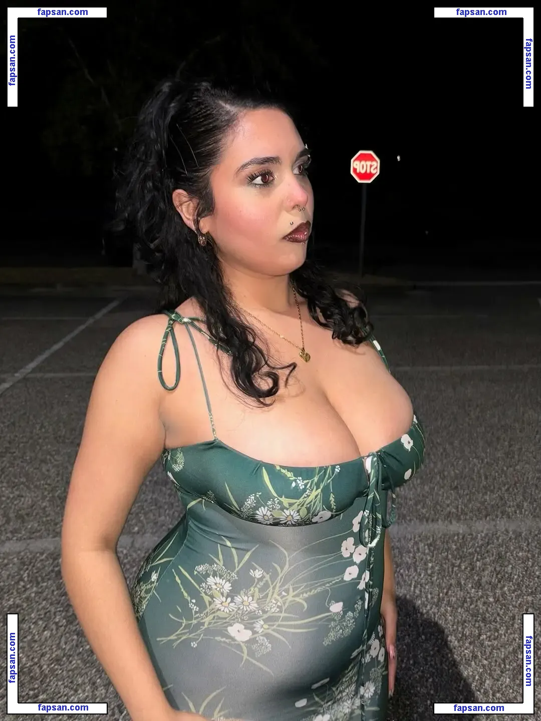 valent1na голая фото #0013 с Онлифанс