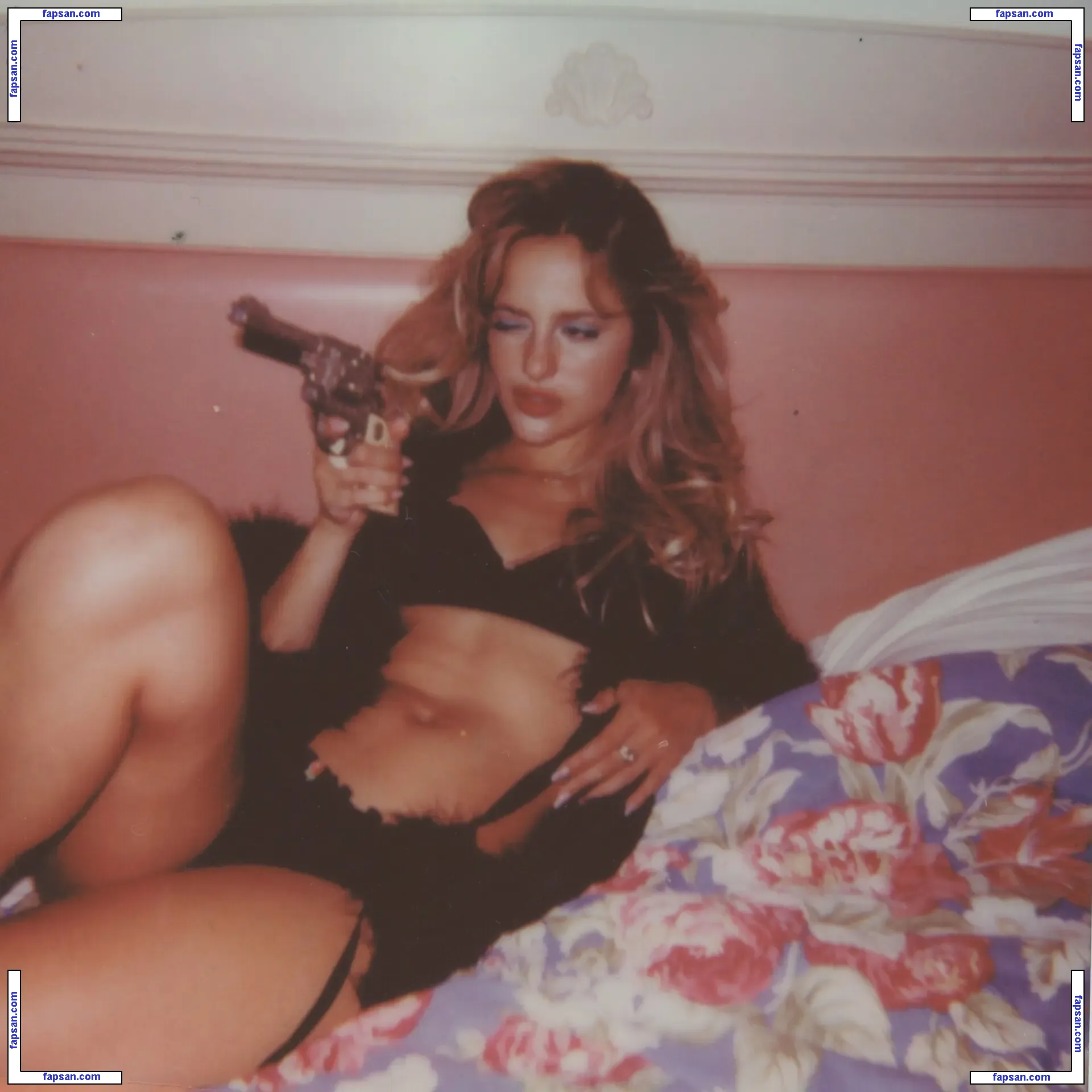 valentiinarose голая фото #0012 с Онлифанс