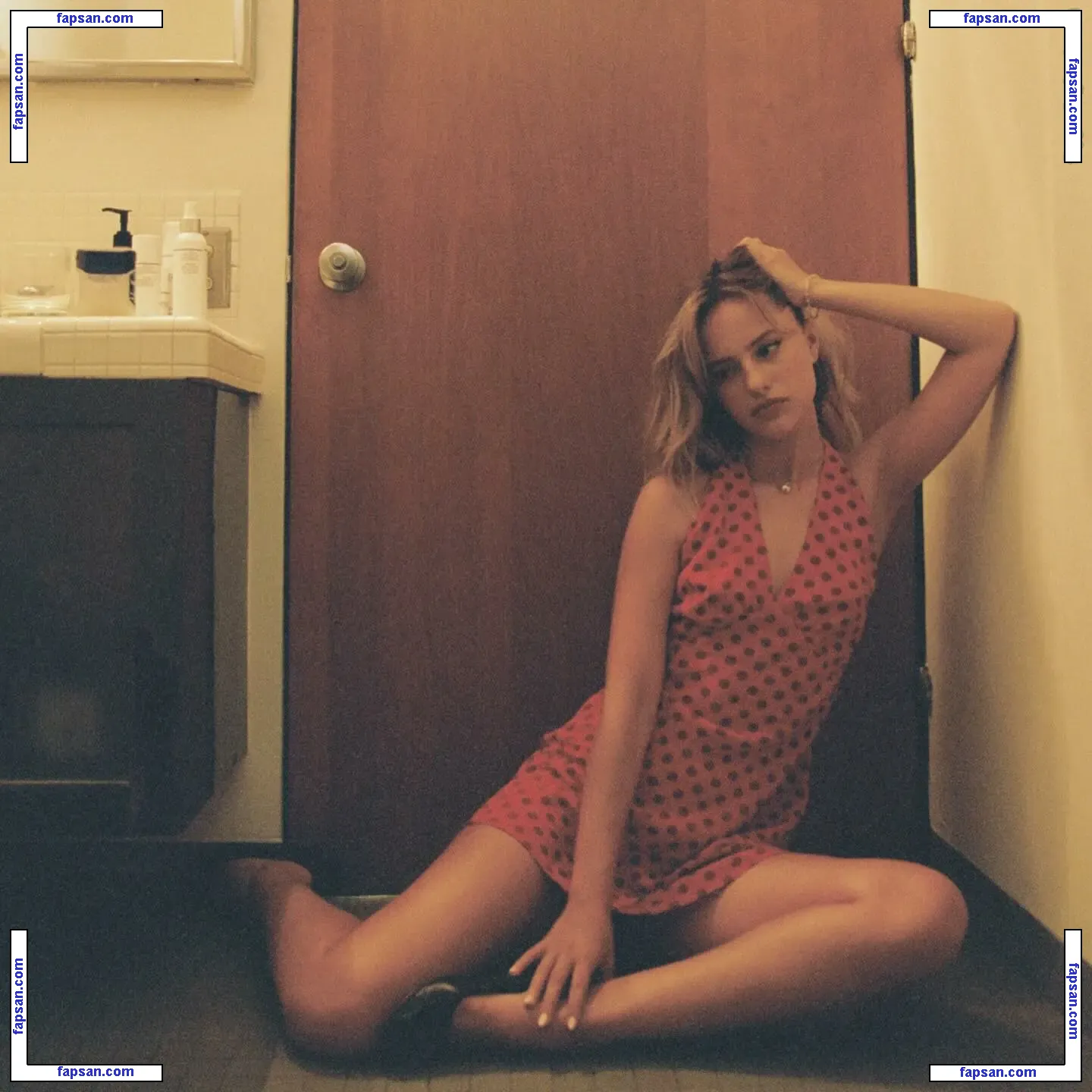 valentiinarose голая фото #0035 с Онлифанс