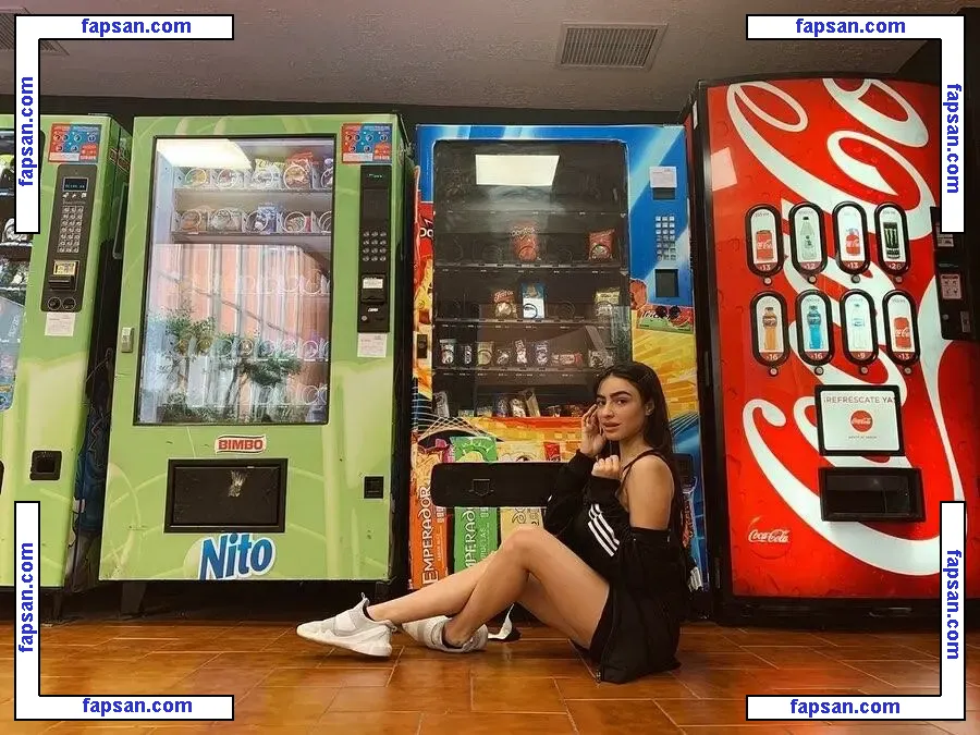 Valentina Buzzurro nude photo #0002 from OnlyFans