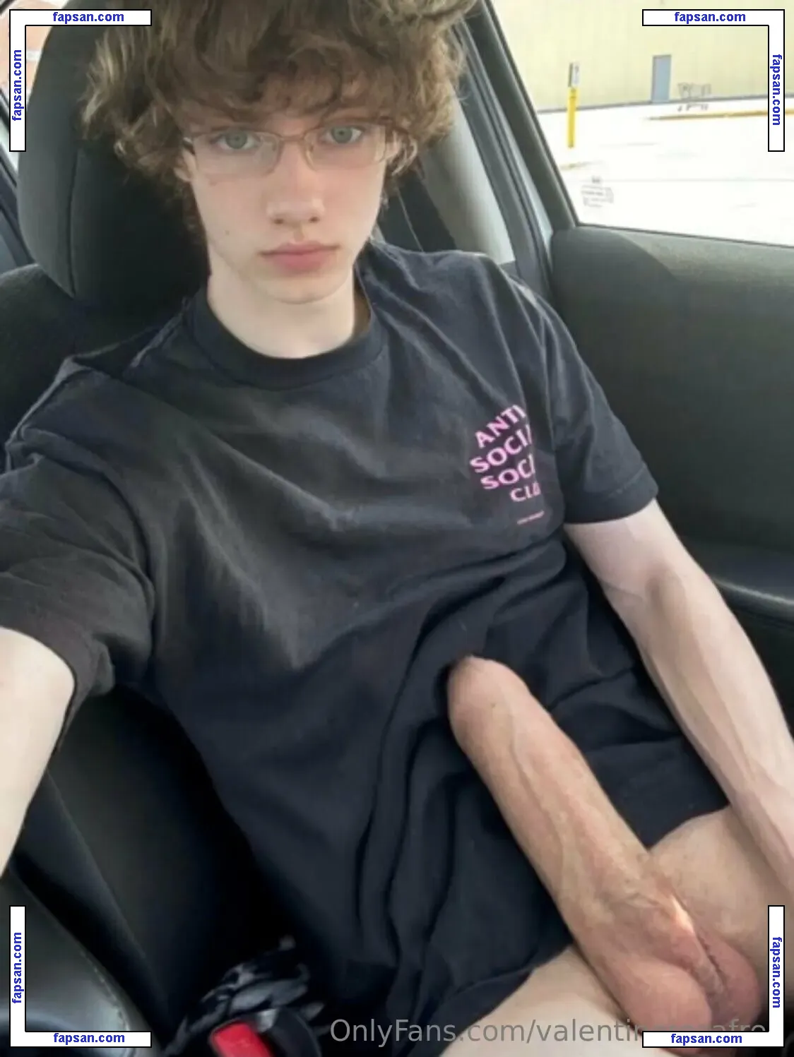 valentinorocafree nude photo #0014 from OnlyFans