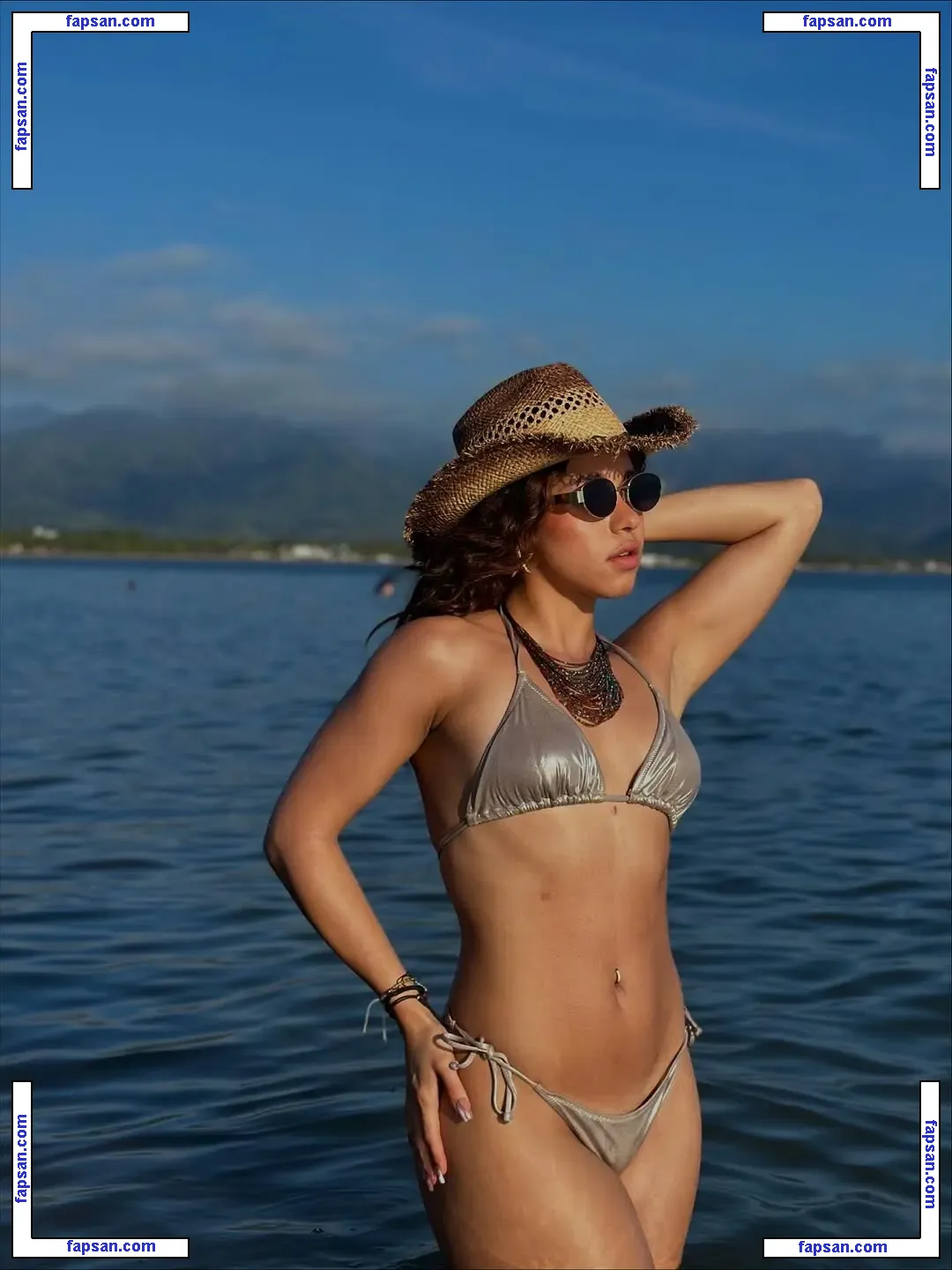 Valeria Madrigal голая фото #0020 с Онлифанс