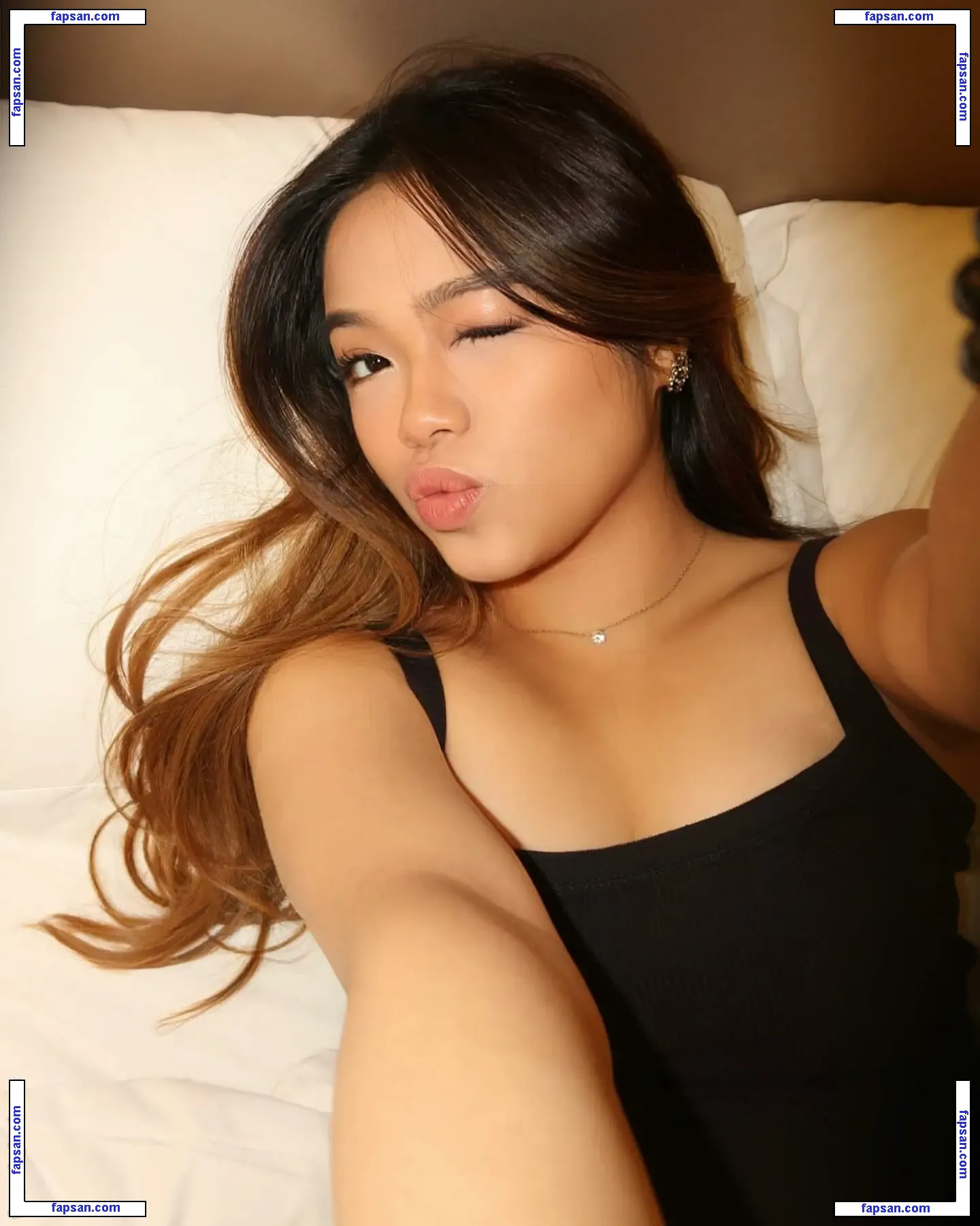 Valerie Versace голая фото #0021 с Онлифанс