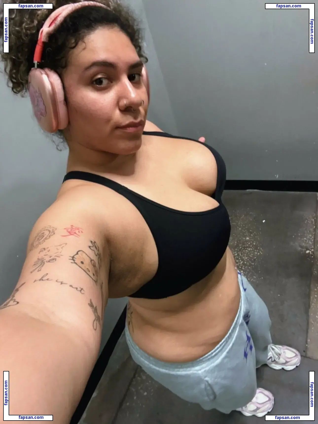 Valeriezun nude photo #0007 from OnlyFans