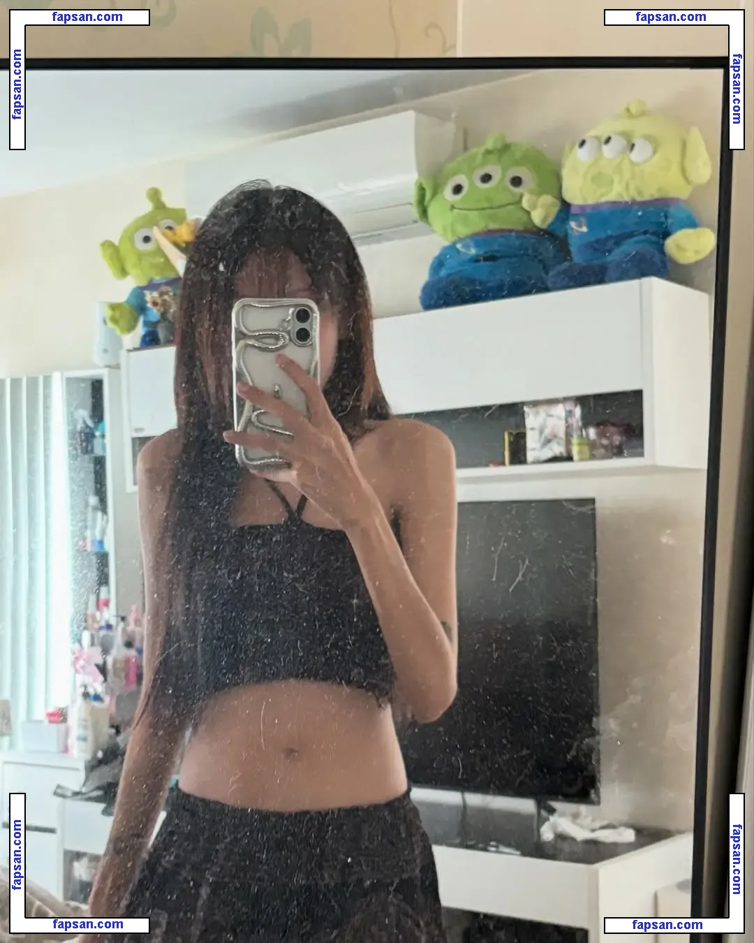 Valniez nude photo #0053 from OnlyFans