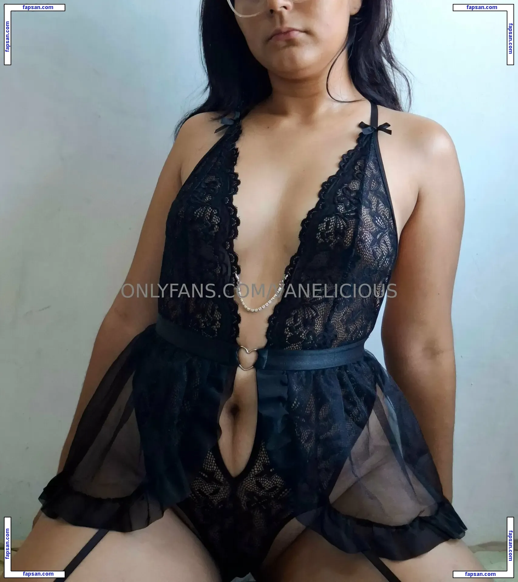 vanelicious nude photo #0005 from OnlyFans