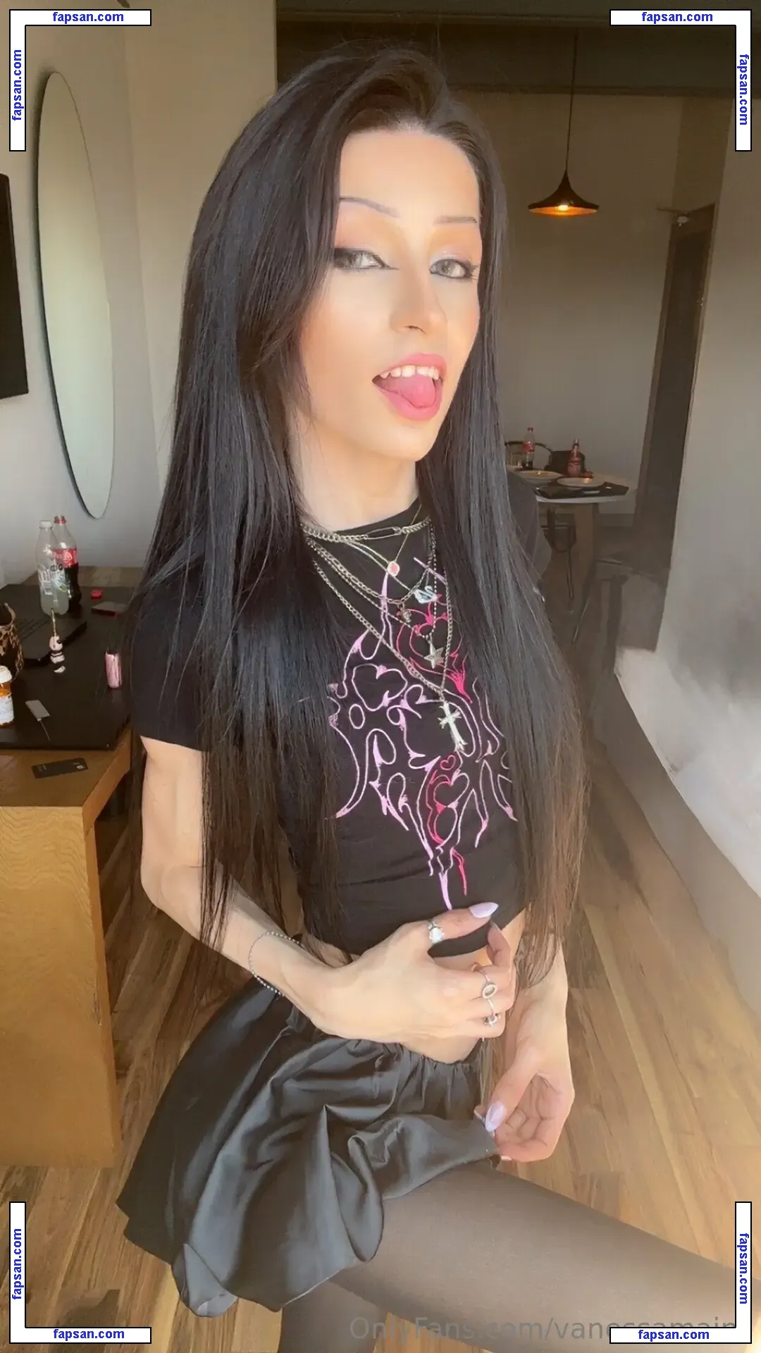 vanessamainz nude photo #0002 from OnlyFans