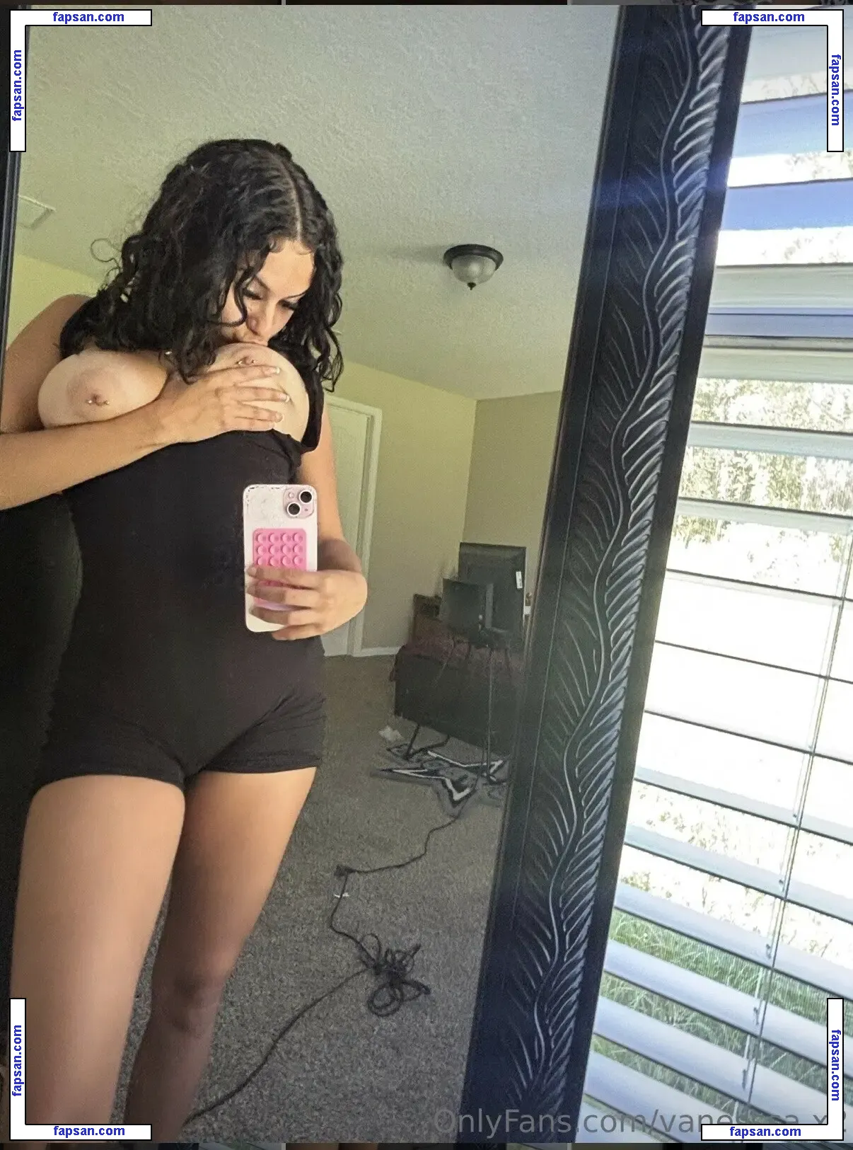 vanesssa.x2 nude photo #0022 from OnlyFans