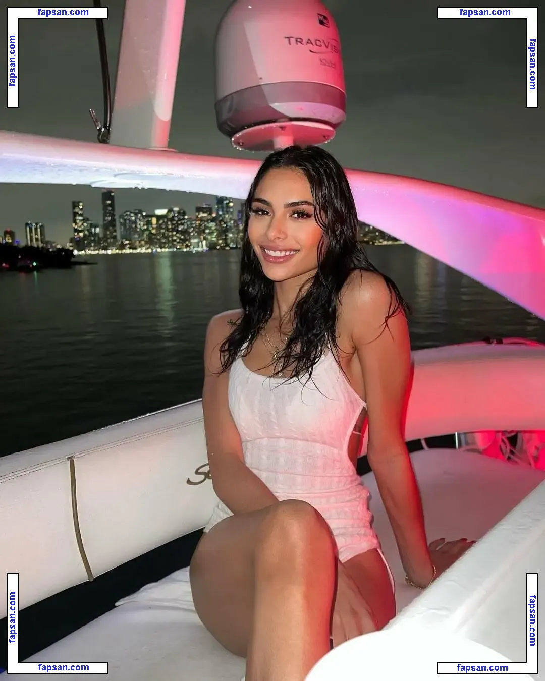 Vanne Perez nude photo #0020 from OnlyFans