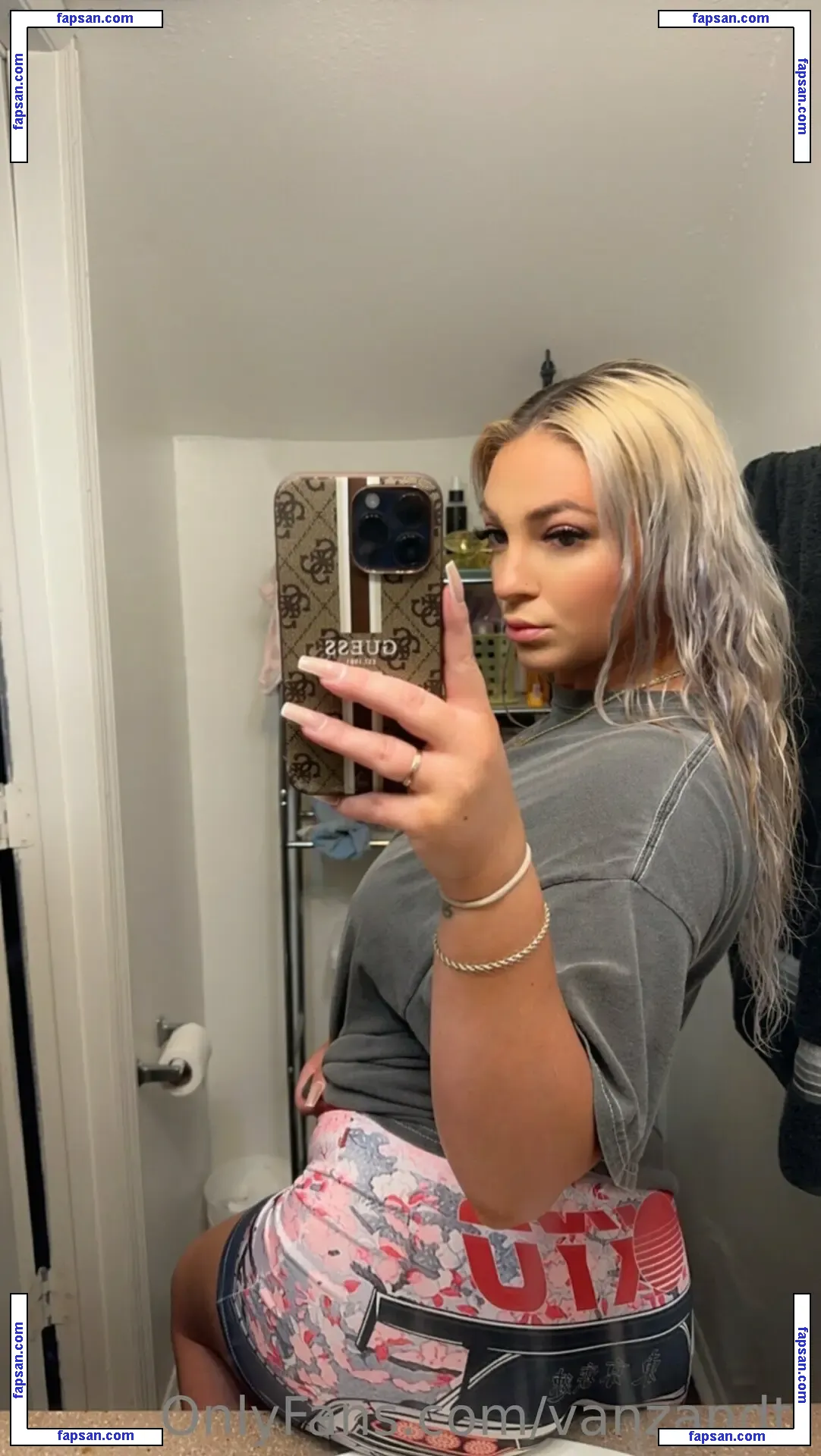 vanzandtt nude photo #0001 from OnlyFans