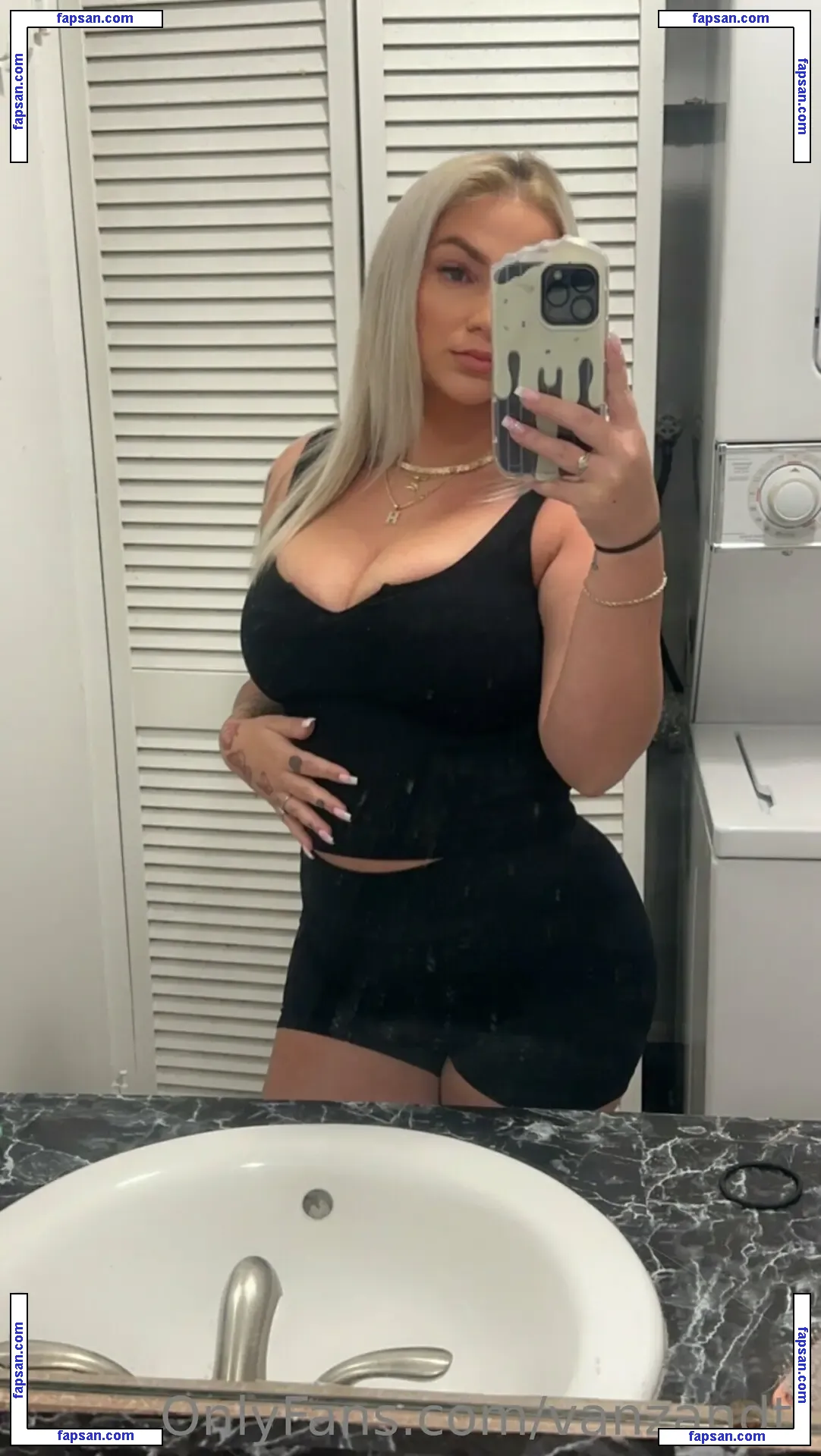vanzandtt nude photo #0002 from OnlyFans
