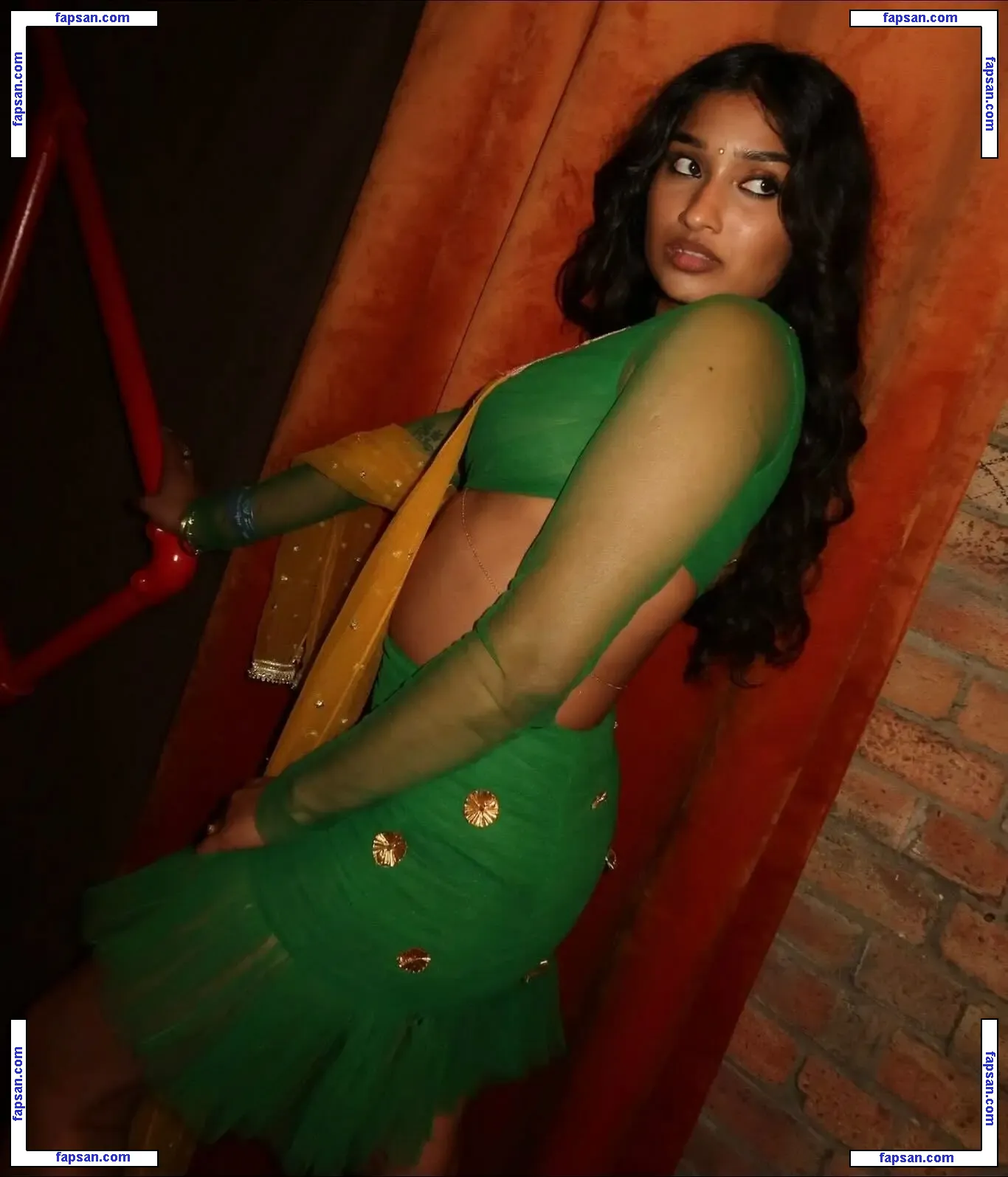 Varada Sethu голая фото #0025 с Онлифанс