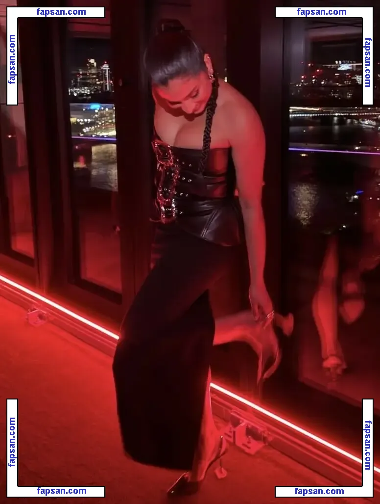 Varada Sethu голая фото #0050 с Онлифанс