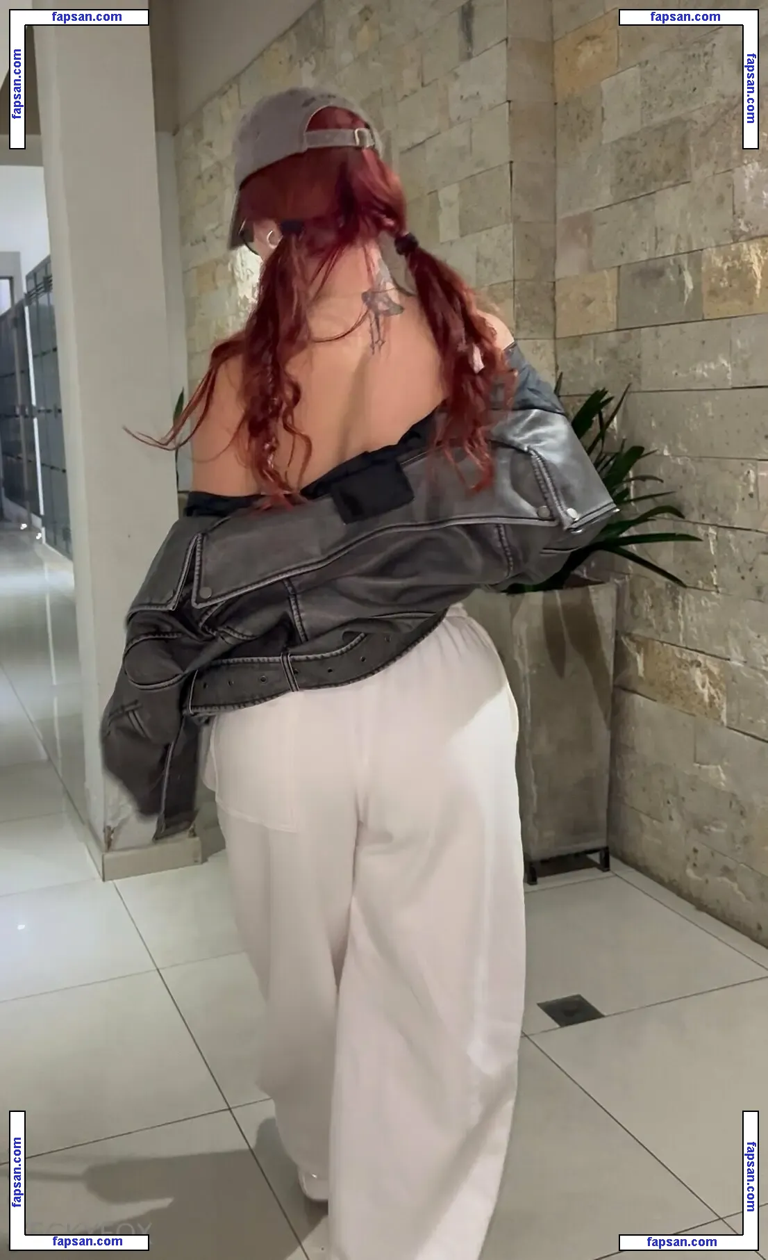 veckyfox nude photo #0043 from OnlyFans