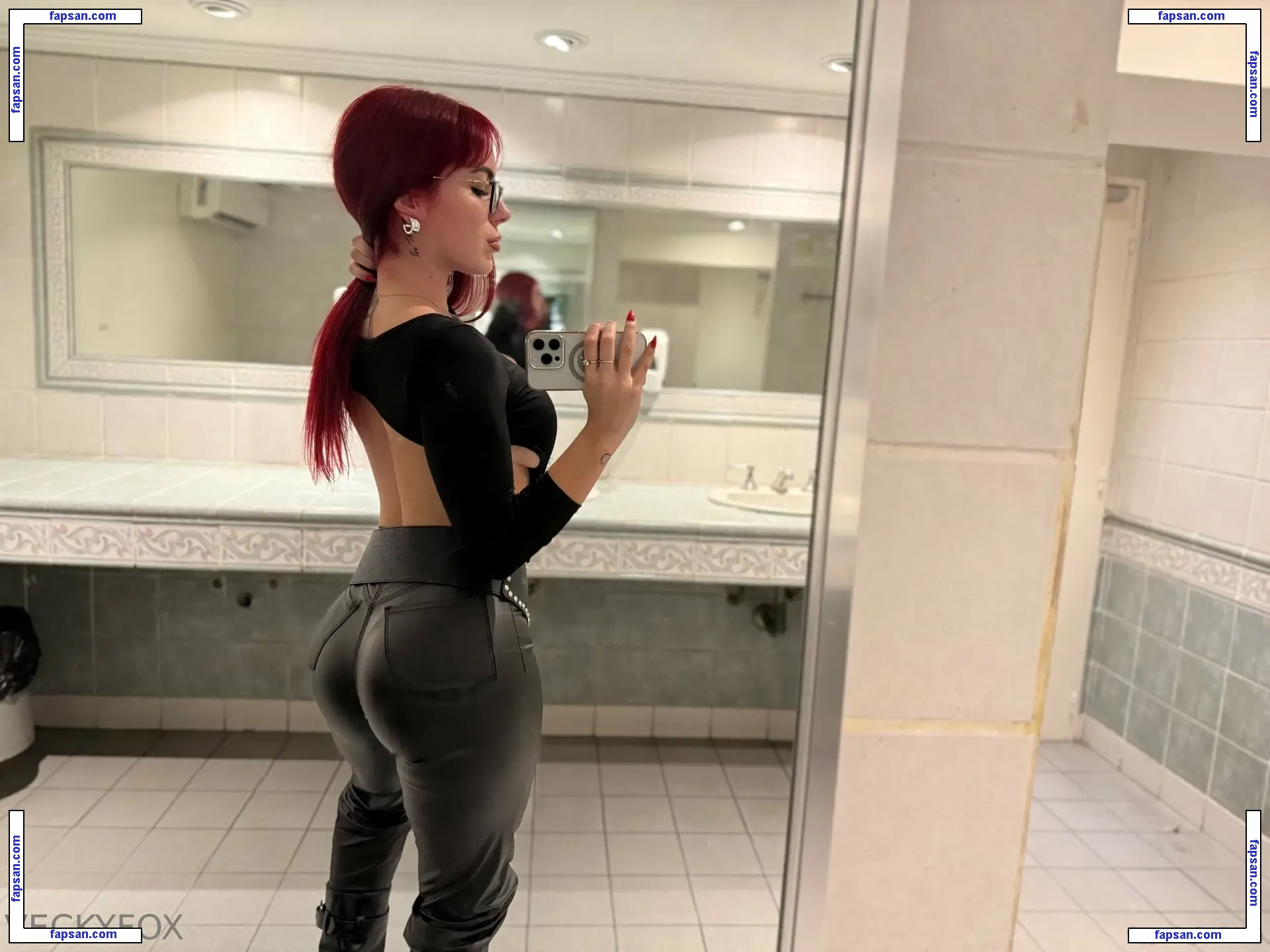 veckyfox nude photo #0049 from OnlyFans