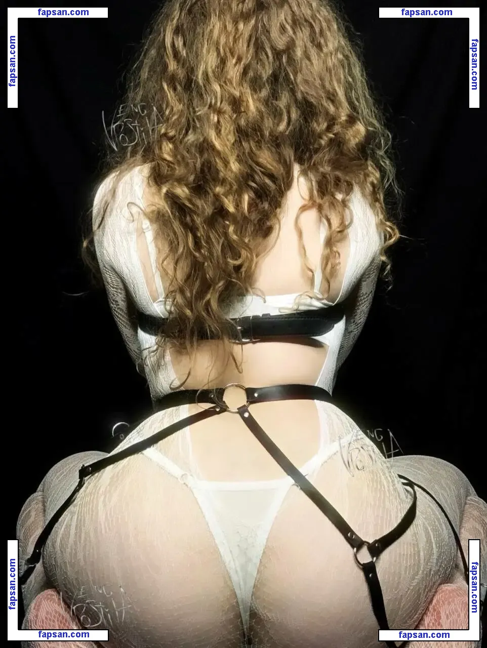 vengapostit голая фото #0002 с Онлифанс