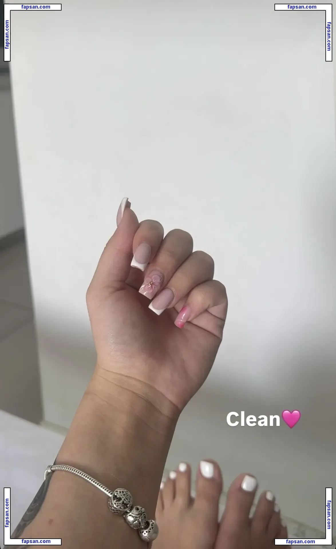Venomous baddie nude photo #0005 from OnlyFans