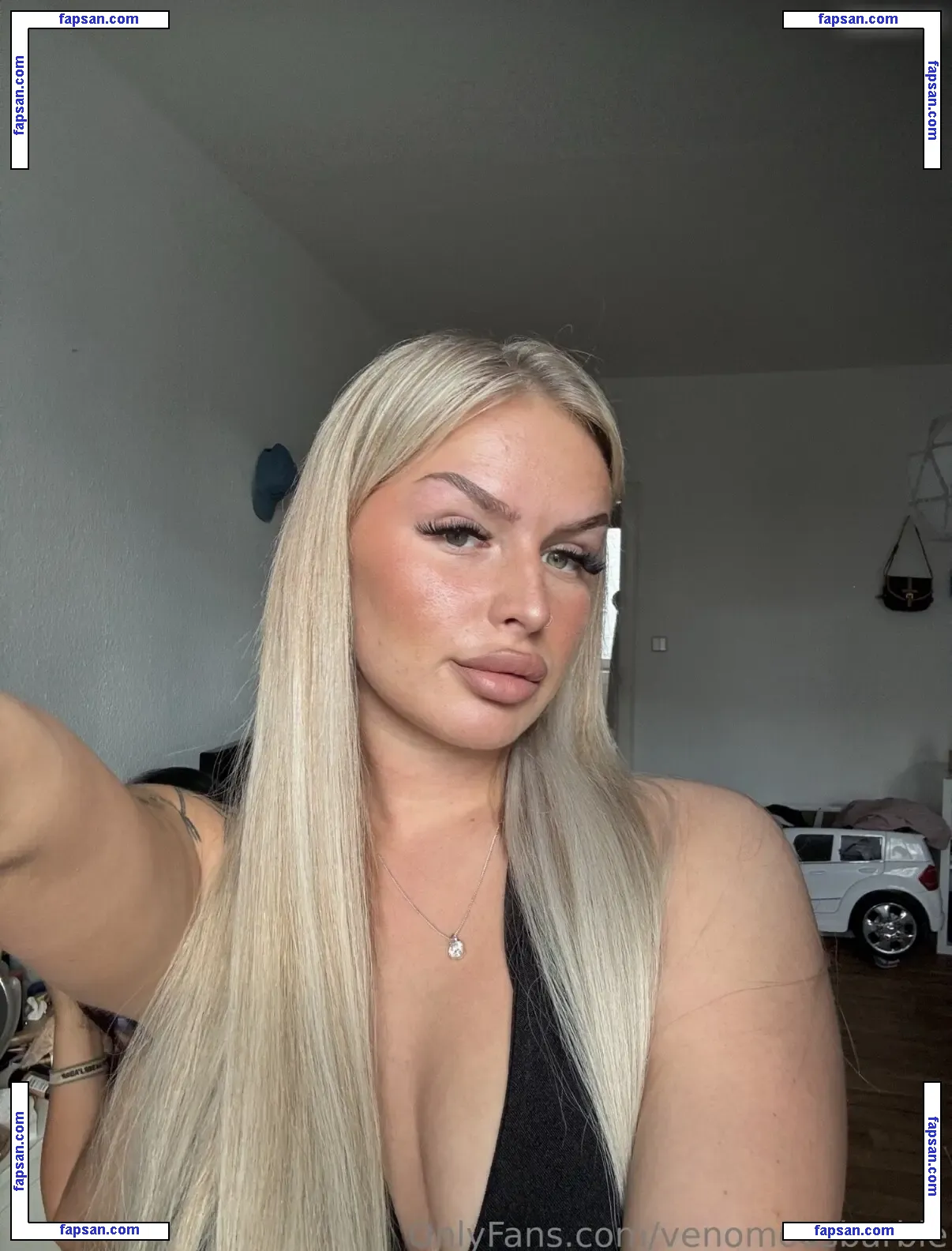 Venomous baddie nude photo #0021 from OnlyFans