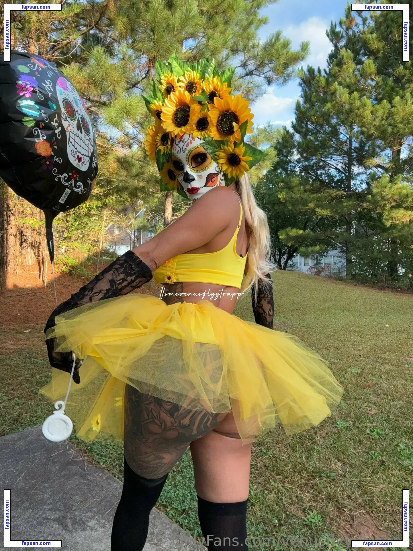 venusflyyytrappp nude photo #0012 from OnlyFans