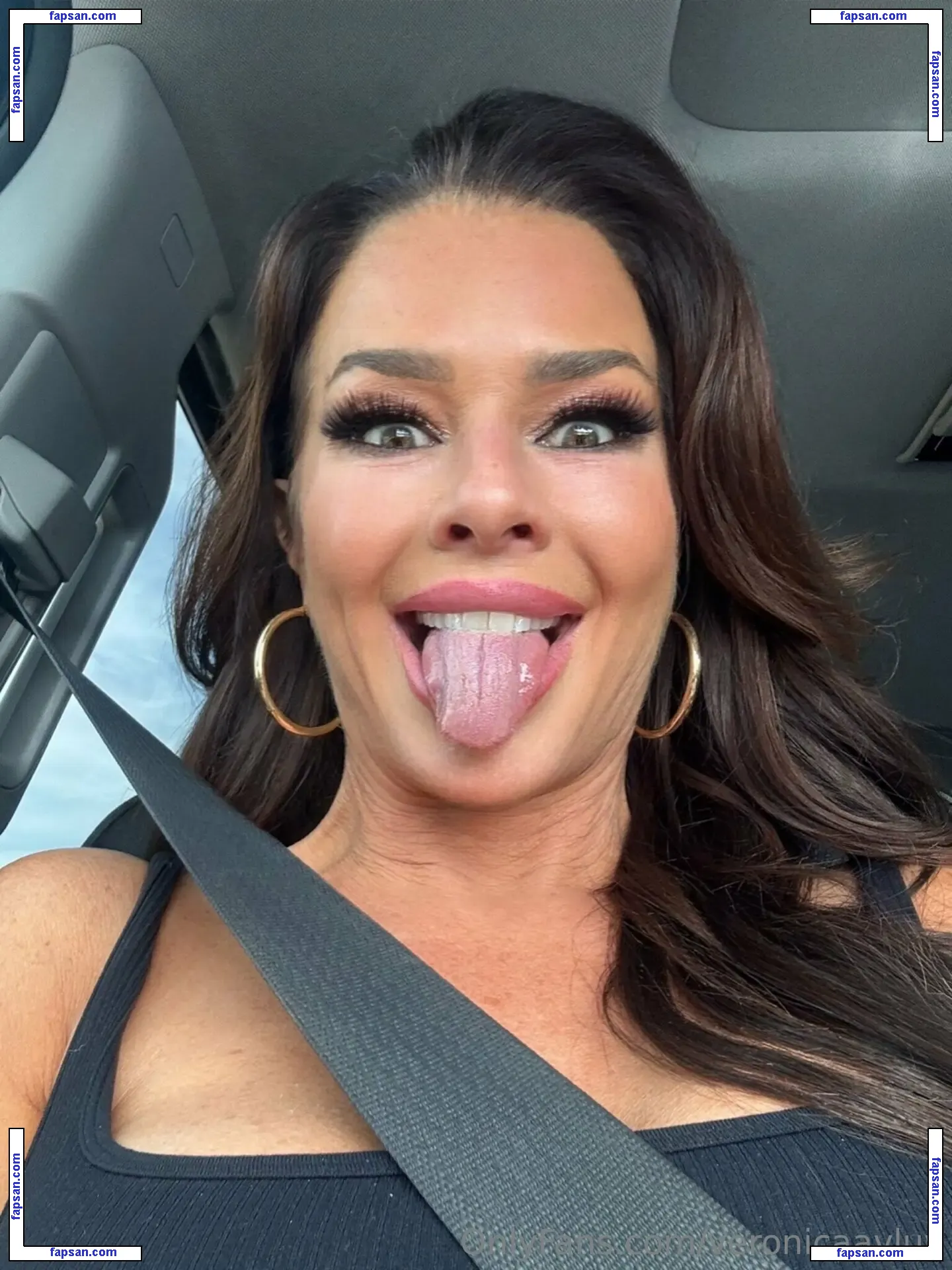 veronicaavluv nude photo #0067 from OnlyFans