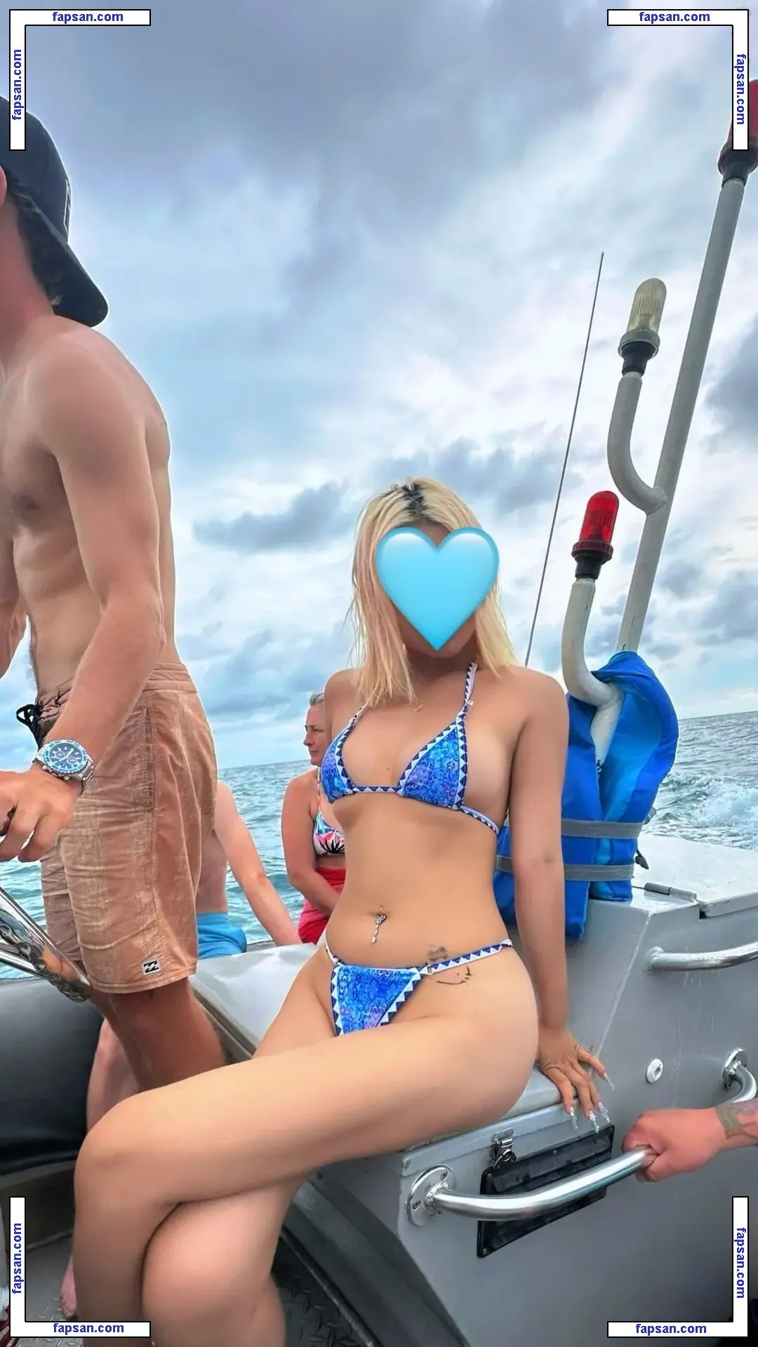 vickie_pong nude photo #0008 from OnlyFans