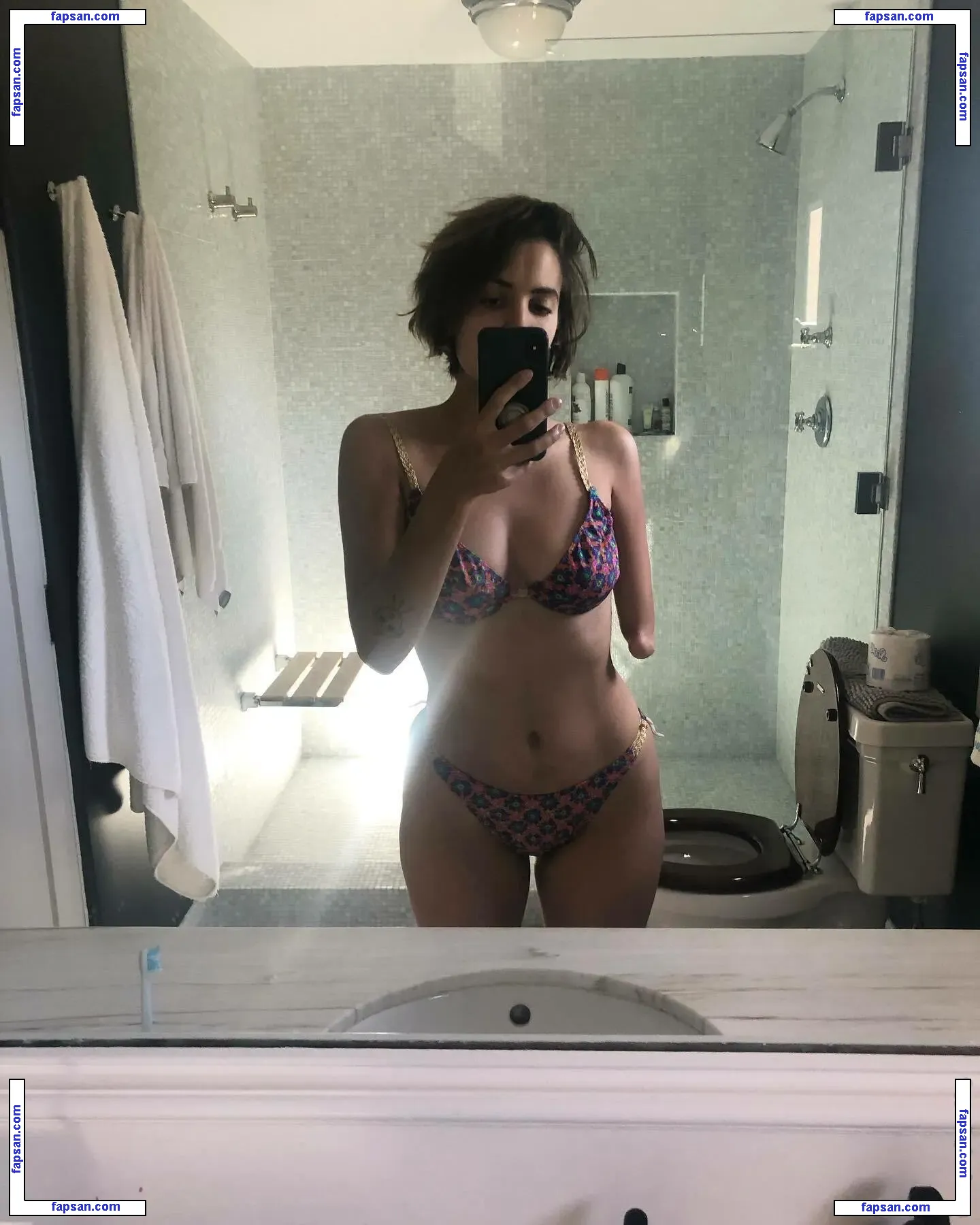 Victoria Canal nude photo #0013 from OnlyFans