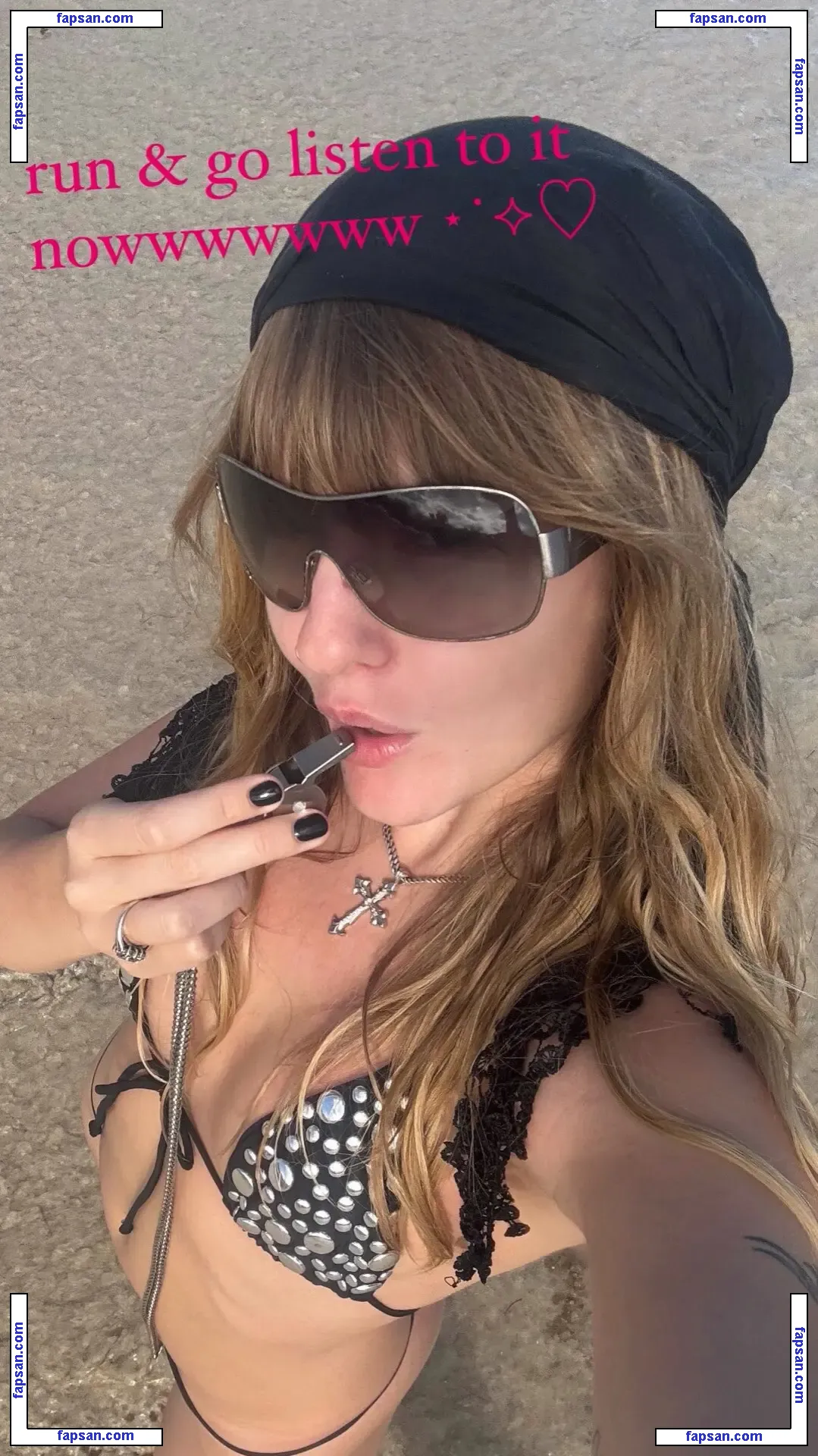 Victoria De Angelis nude photo #0713 from OnlyFans