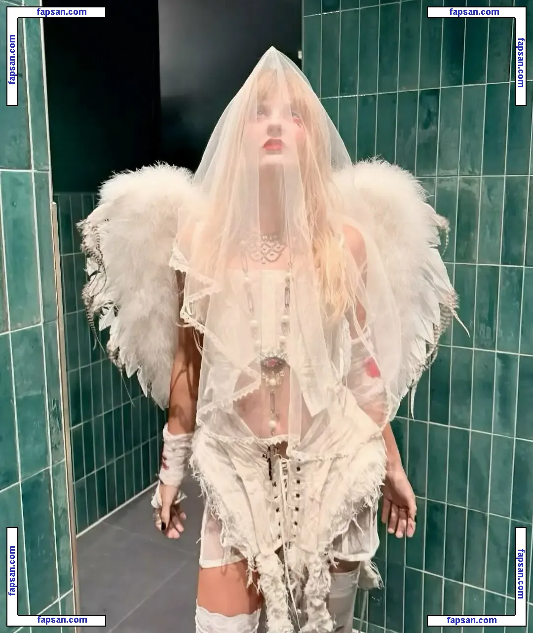 Victoria De Angelis nude photo #0791 from OnlyFans